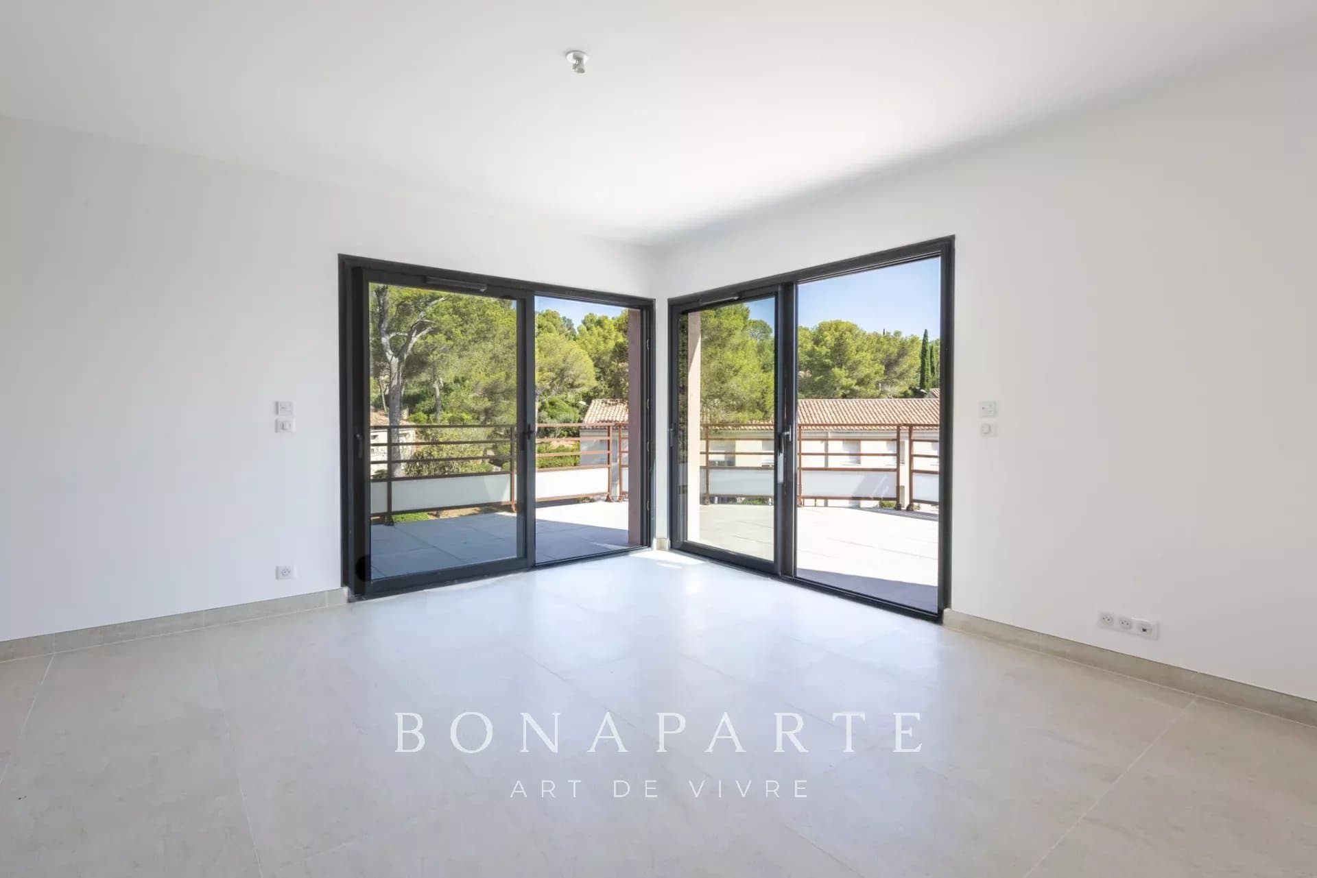 SUPERBE TOIT TERRASSE 4 PIÈCES EN DERNIER ÉTAGE + GARAGE + PLACE DE PARKING - Photo 5