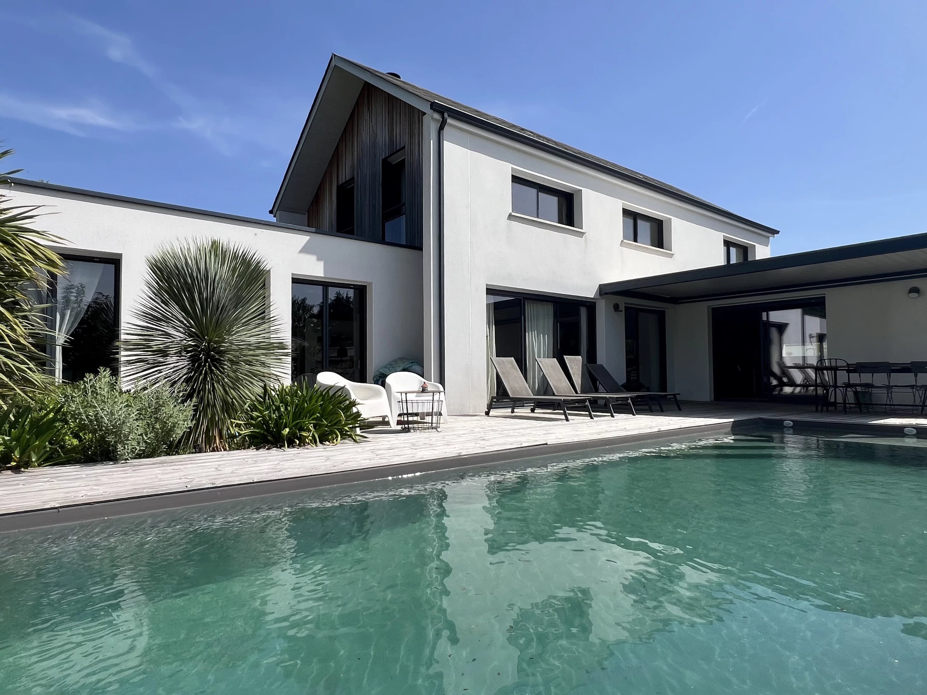 VILLA CONTEMPORAINE 2020 – 5 CHAMBRES – PISCINE CHAUFFÉE AU SEL – COTEAUX LIMITE BIZANOS – DPE A - Photo 1