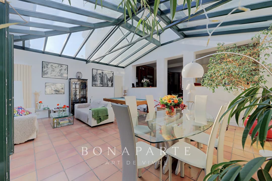 SURESNES - Maison en pierre meulière avec jardin à l’abri des regards – 204 m² - Photo 4