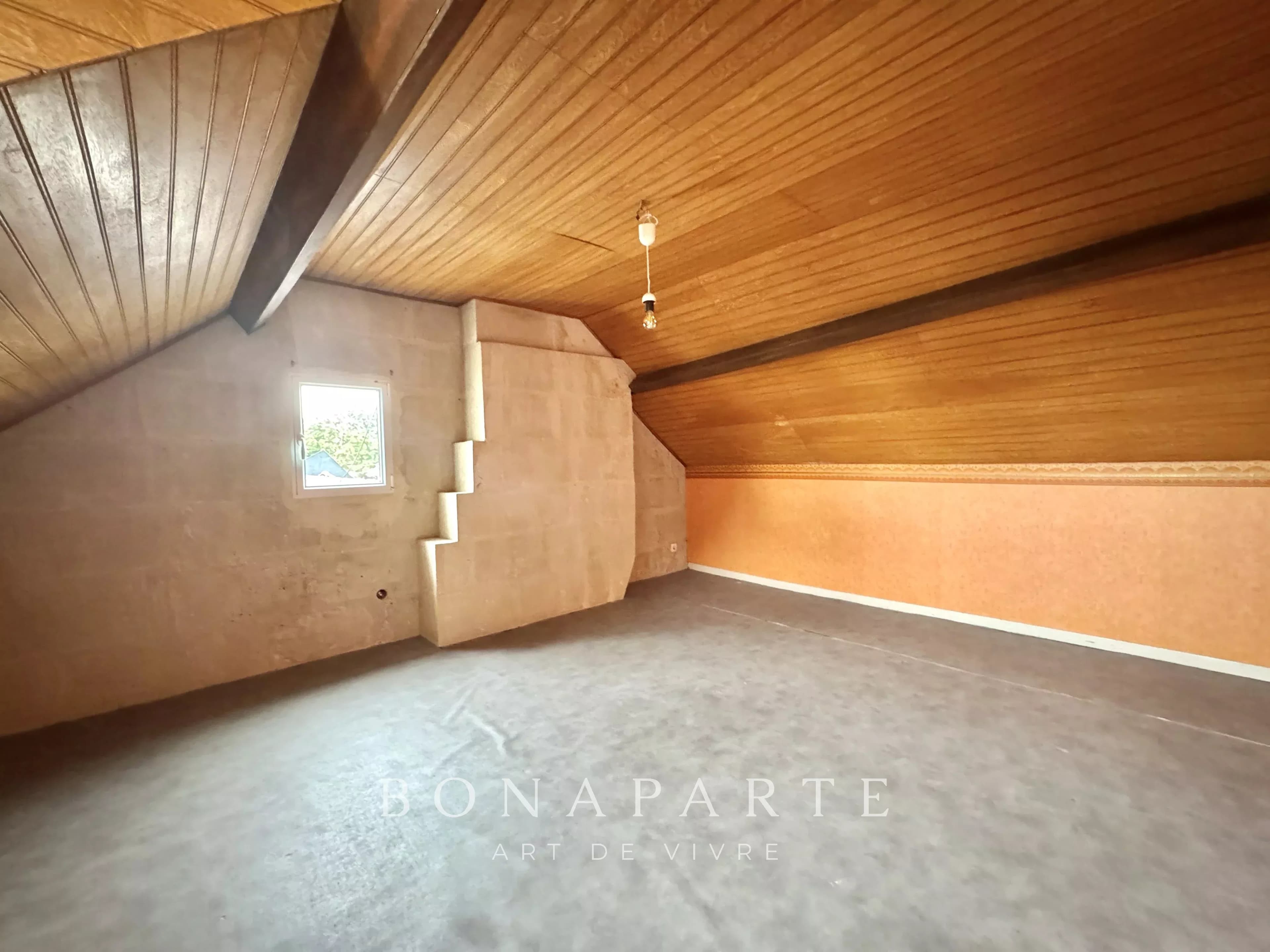 Chacé - Maison de caractère en tuffeau – Terrain d’environ 3 000 m² – Dépendances - Photo 14