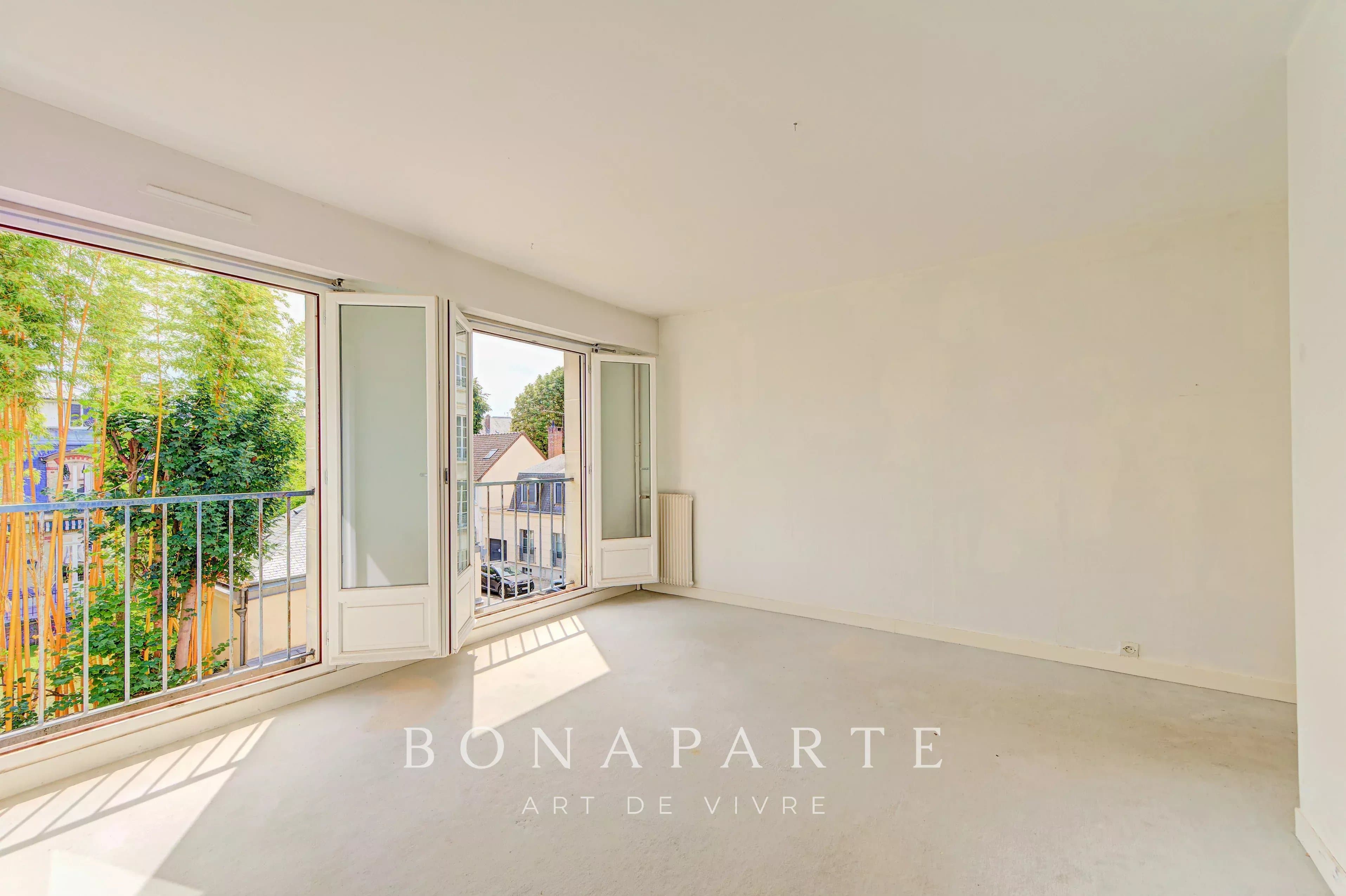 VERSAILLES - ENTRE CHÂTEAU ET MARCHÉ NOTRE-DAME – 115 M² – 3 CHAMBRES – 2 PARKINGS EN SOUS-SOL - Photo 12