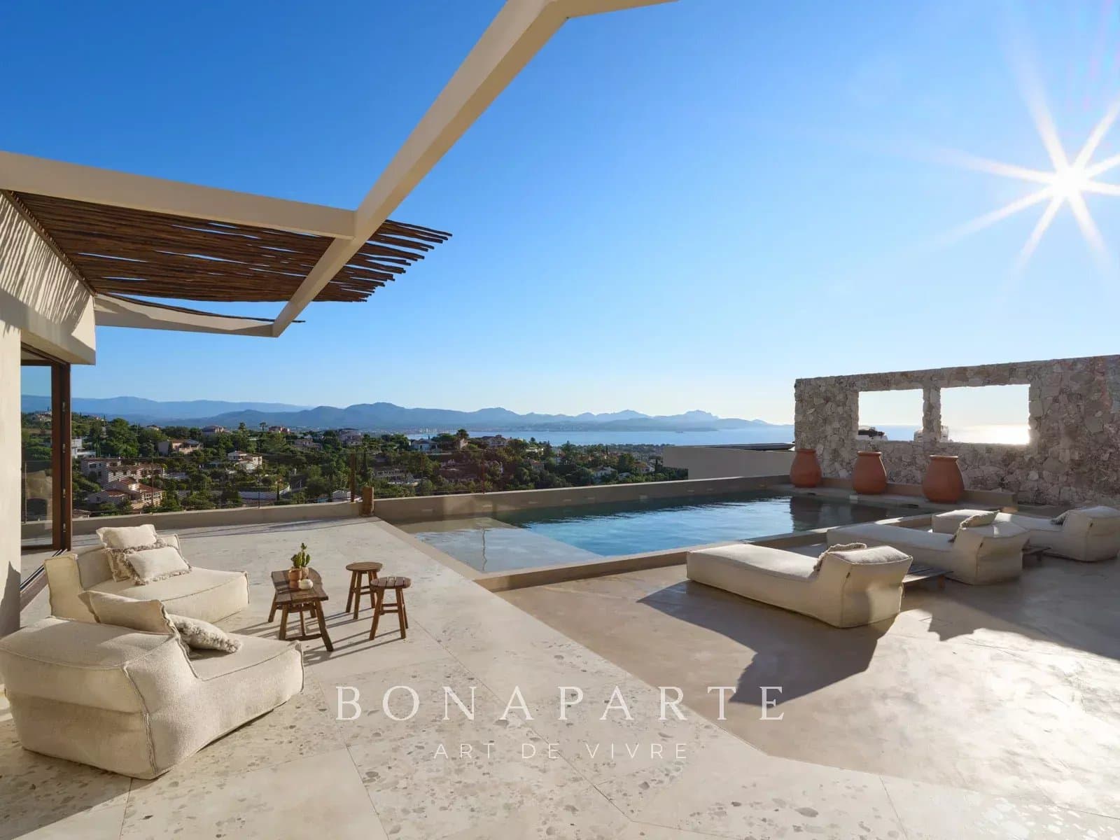 VILLA CONTEMPORAINE D’EXCEPTION – VUE PANORAMIQUE SUR LA MÉDITERRANÉE - Photo 7