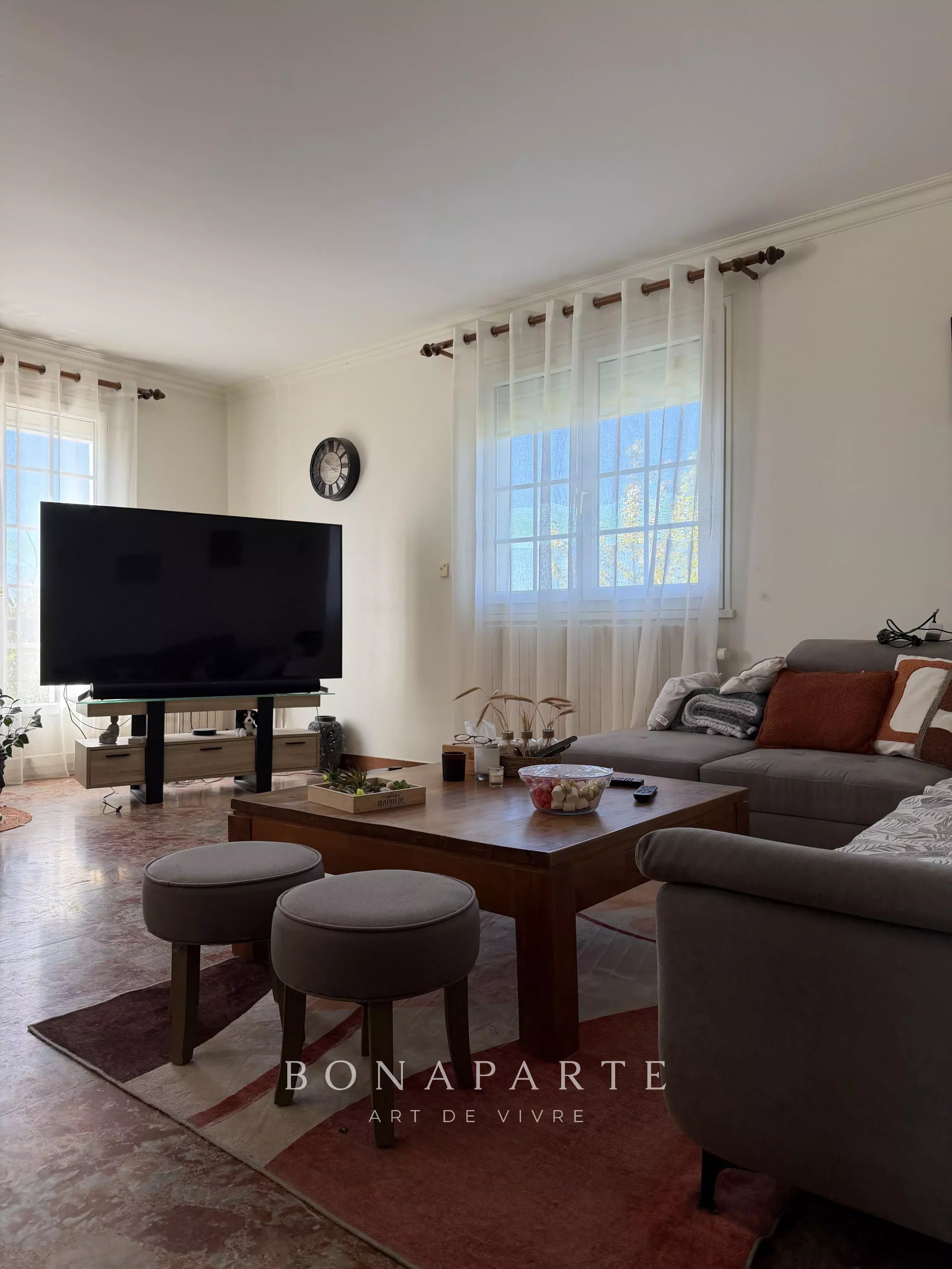 AMBÉRIEUX-EN-DOMBES - MAISON FAMILIALE SPACIEUSE - Photo 4