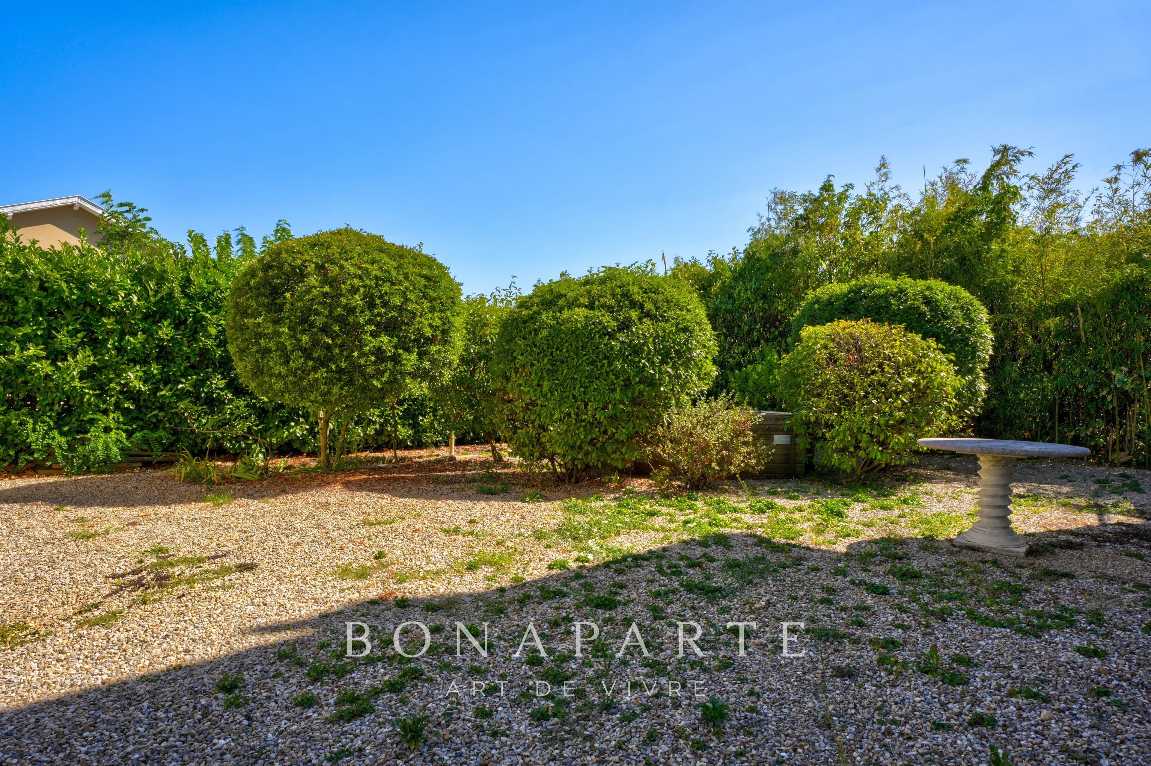 DÉCINES – PROPRIÉTÉ FAMILIALE 197 M² – MAISON PRINCIPALE & MAISON INDÉPENDANTE – TERRAIN 664 M² - Photo 20