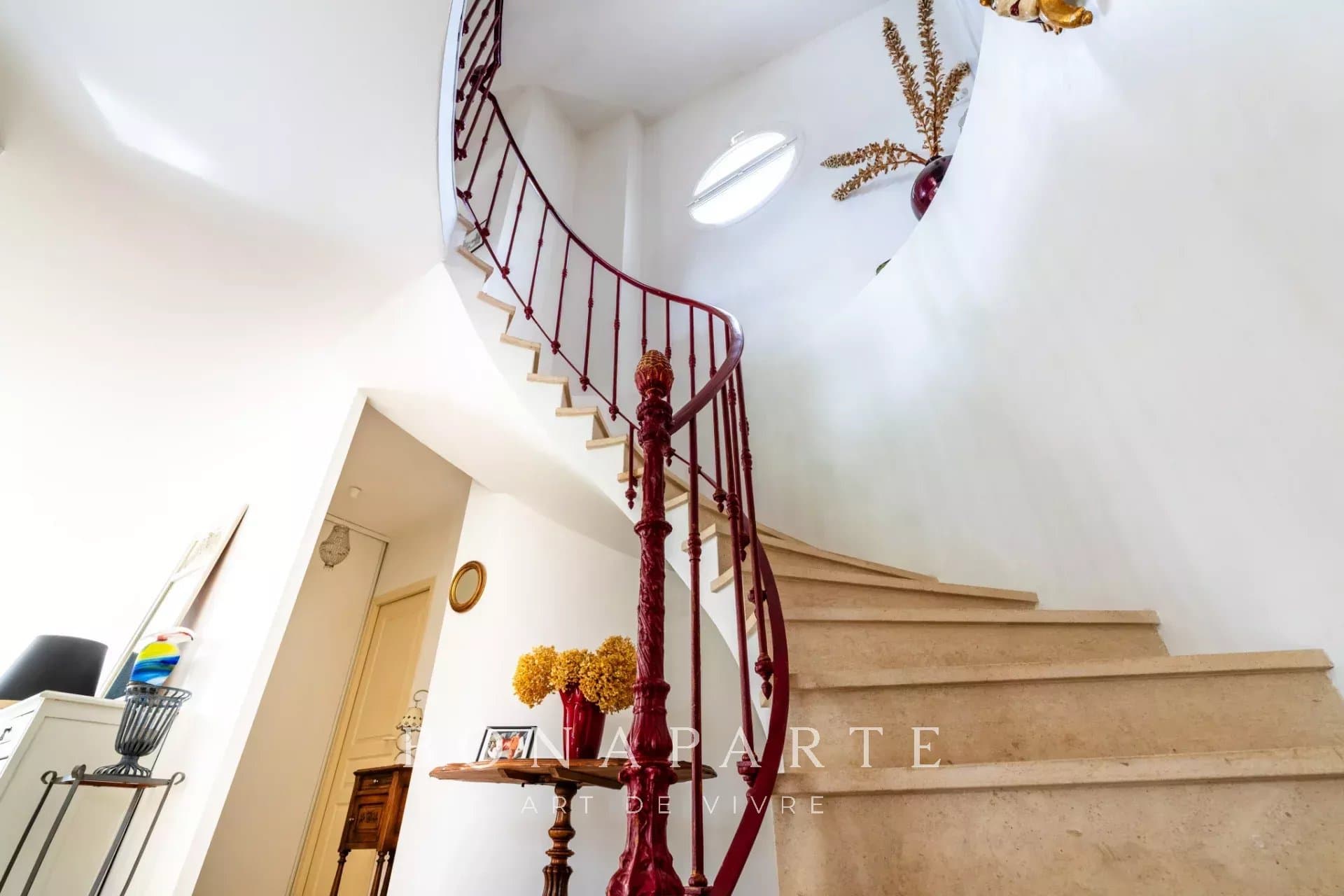 Elégante villa d'architecte et ses espaces de détente extérieurs - Photo 4