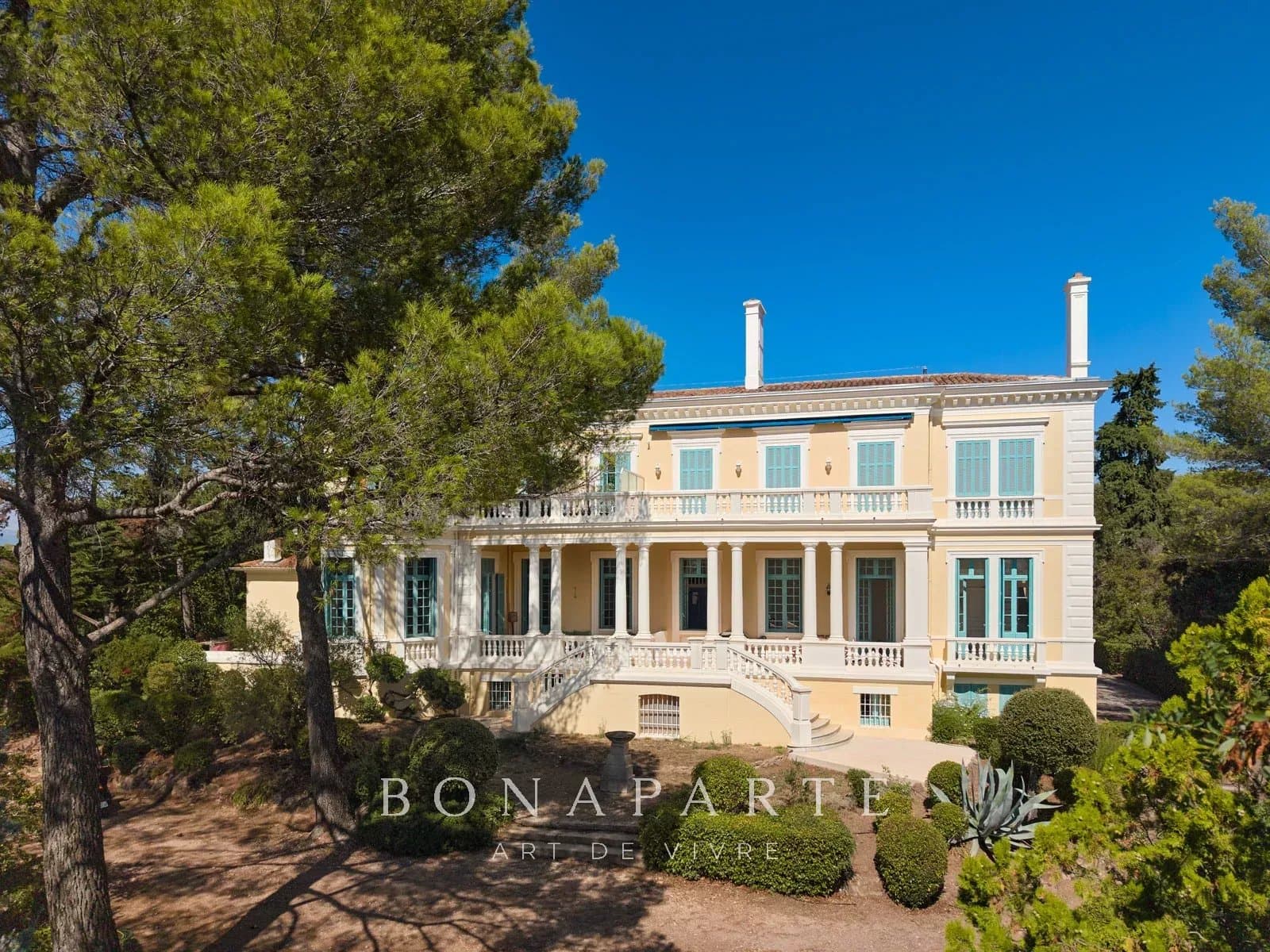 EXCLUSIVITE : VIVRE DANS UNE DEMEURE BELLE ÉPOQUE – APPARTEMENT T3 AVEC JARDIN PRIVATIF ET GARAGE - Photo 16