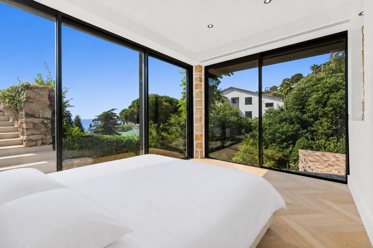 Aux portes de SUPER CANNES, élégante villa entiérement rénovée - vue mer panoramique - position dominante - Photo 14