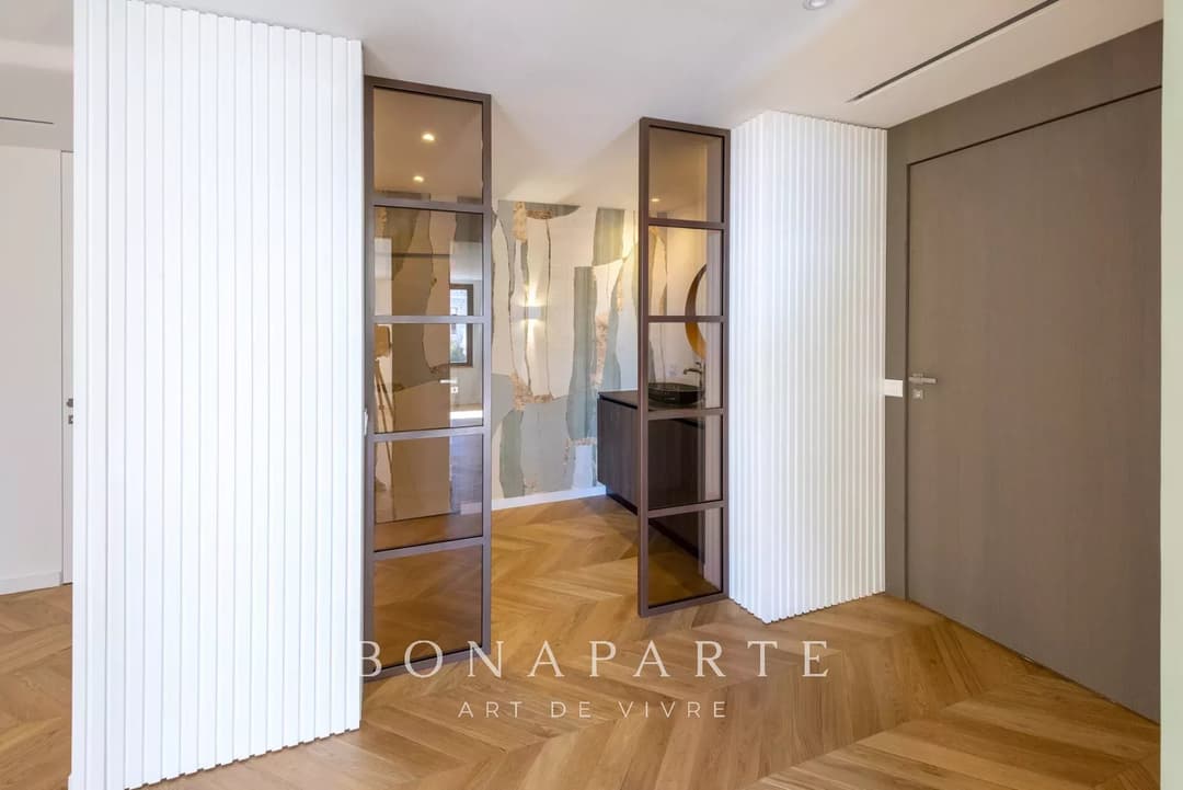 Magnifique cachet pour cet appartement T3 de 107m² situé en plein centre-ville à moins de 50m de la mer - Photo 8