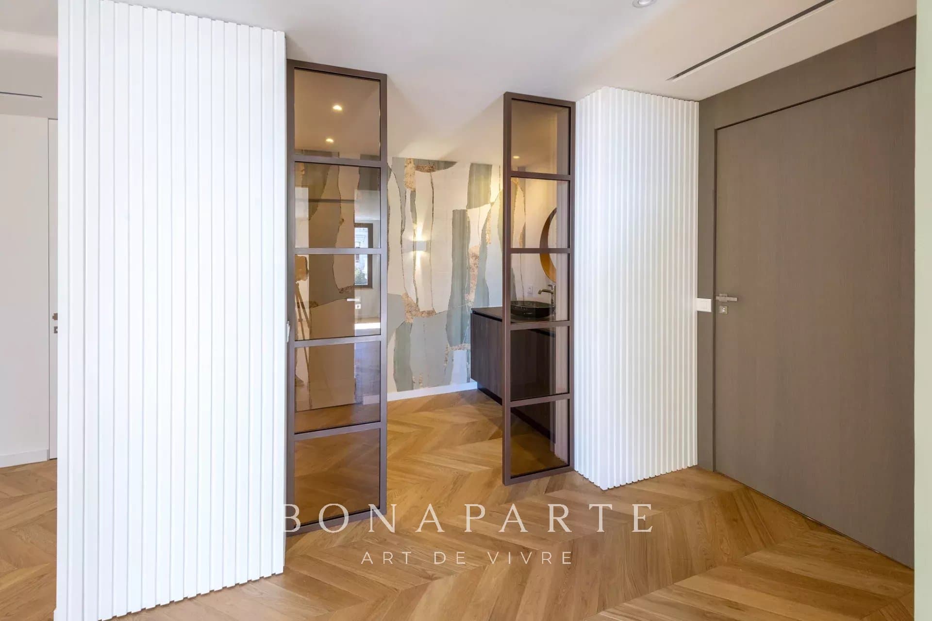 Magnifique cachet pour cet appartement T3 de 107m² situé en plein centre-ville à moins de 50m de la mer - Photo 8