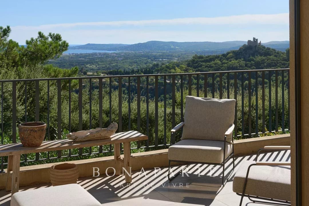 GRIMAUD - VILLA CONTEMPORAINE - VUE MER ET CHATEAU - Photo 2