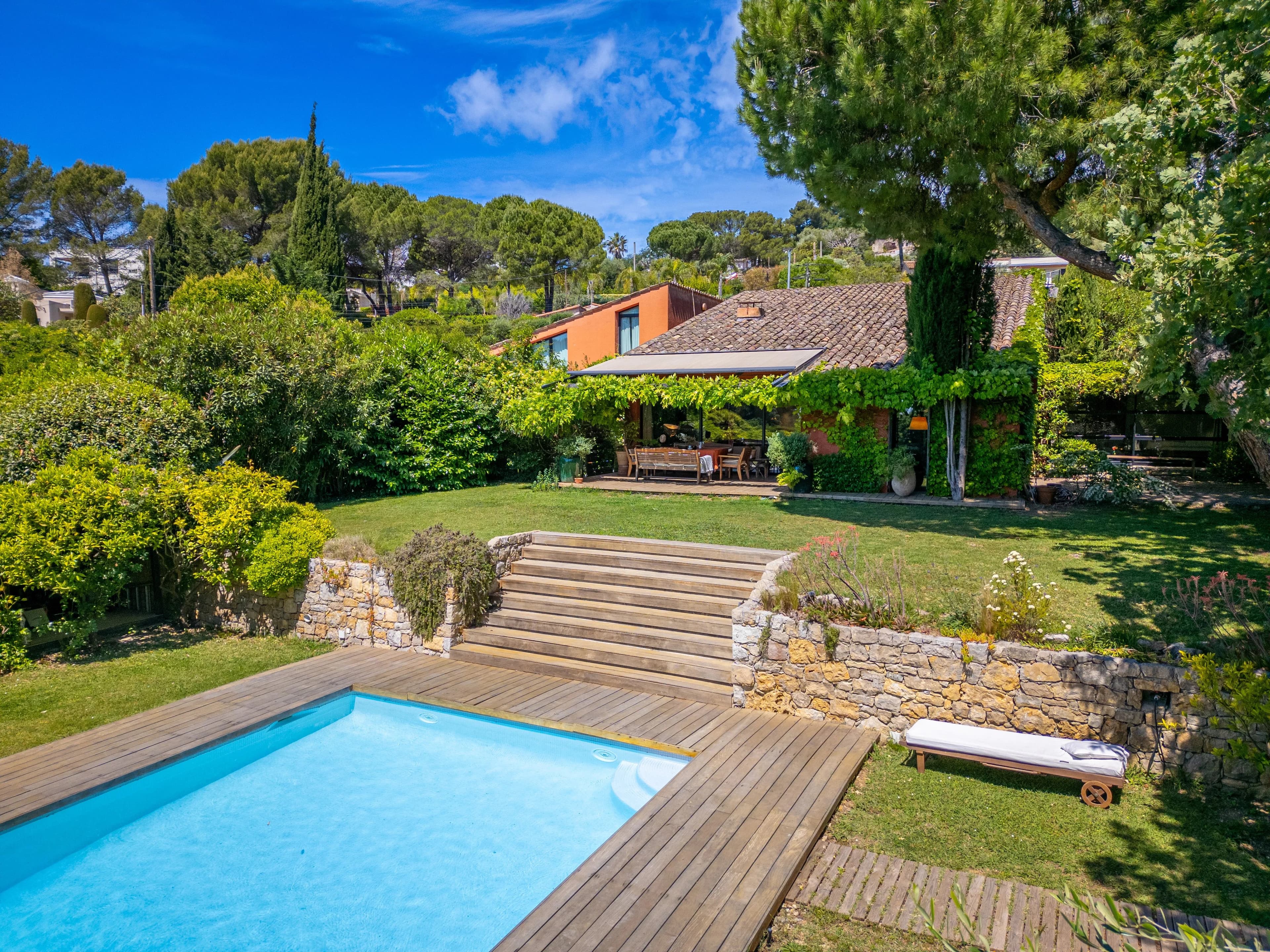 Le Cannet / Mougins Maison d’architecte avec vue dégagée jusqu'à la mer à l'atmosphère unique - Photo 1