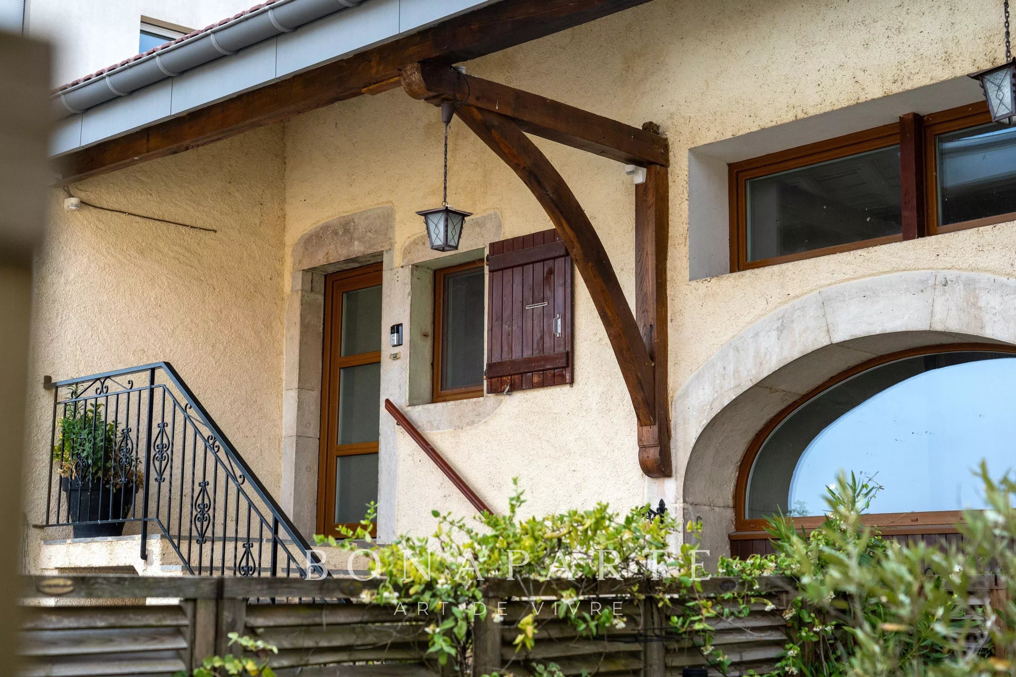 PÉRON, MAISON P7 AVEC NOMBREUSES ANNEXES, CHARME AUTHENTIQUE - Photo 2