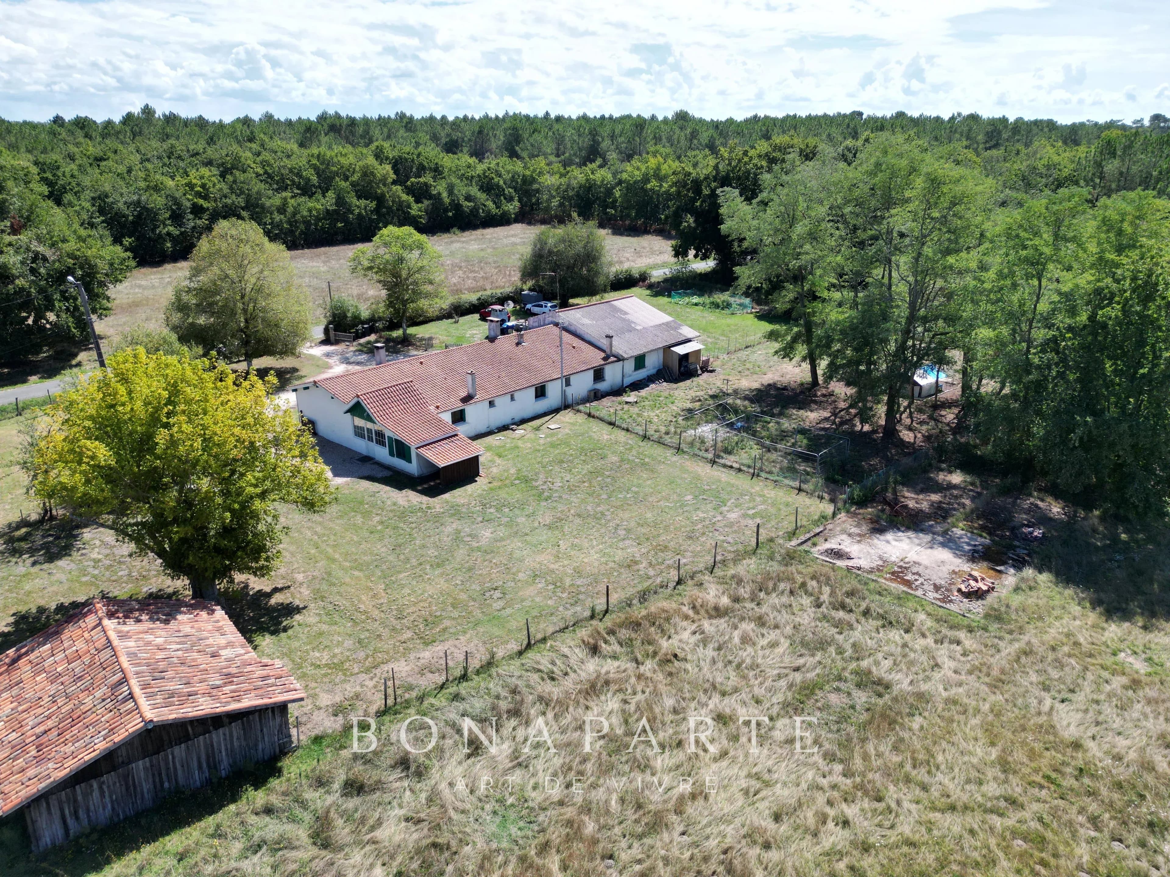 VENDAYS-MONTALIVET - LONGÈRE DE 182 m² À 10 MINUTES DES PLAGES OCÉANES - Photo 3