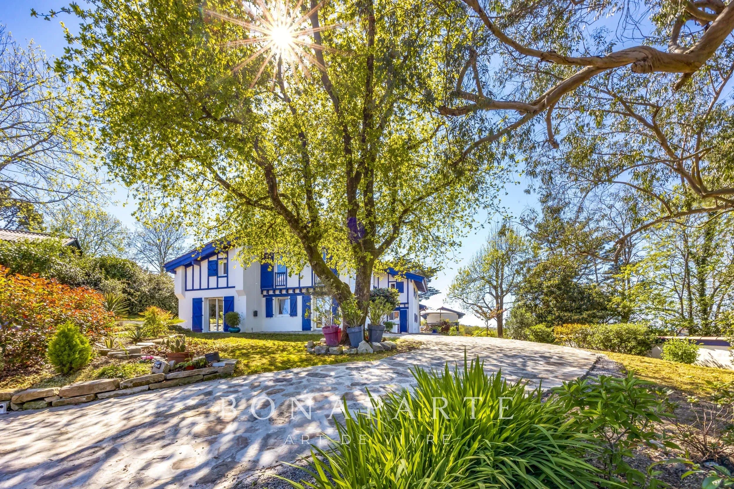 SAINT-JEAN-DE-LUZ - PROPRIETE AVEC PISCINE ET ANNEXE - Photo 8