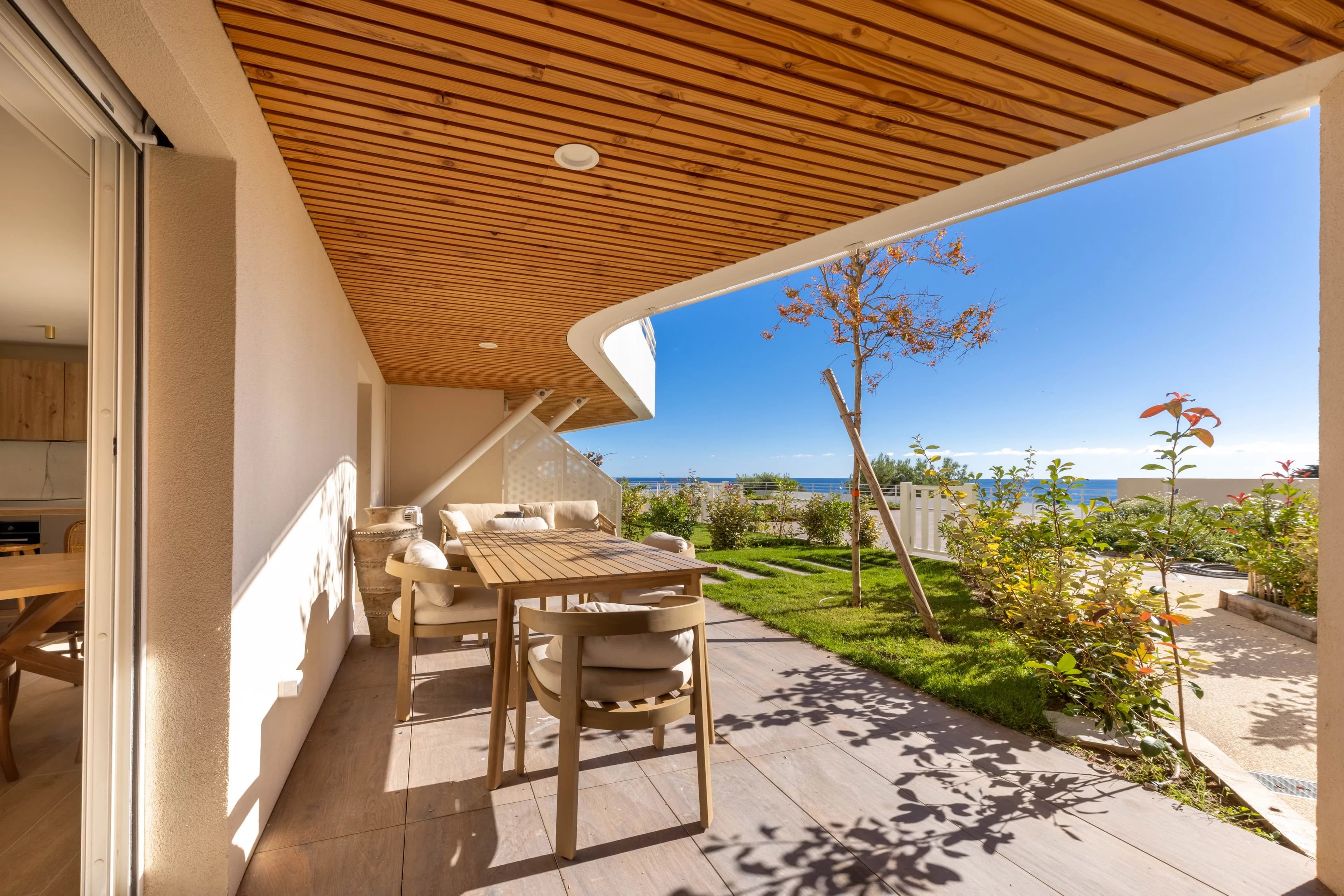 VUE MER PANORAMIQUE : Duplex d’exception de 60 m² pieds dans l’eau avec jardin privatif de 36 m² - Photo 4