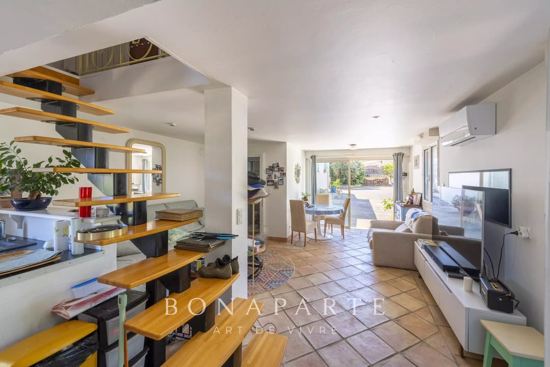 Superbe propriété de 257m² environ, située à Roquebrune sur Argens - Photo 9