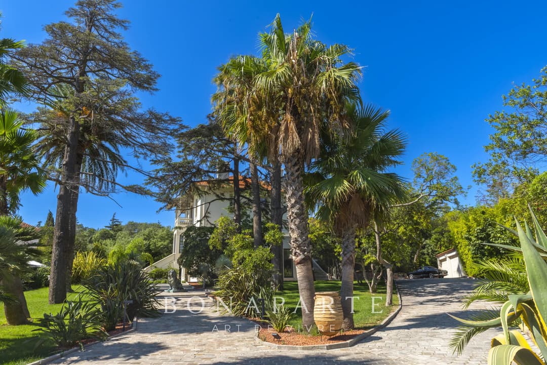 Exclusivité : Villa Belle Époque rénovée – Élégance, mer et emplacement d’exception - Photo 4