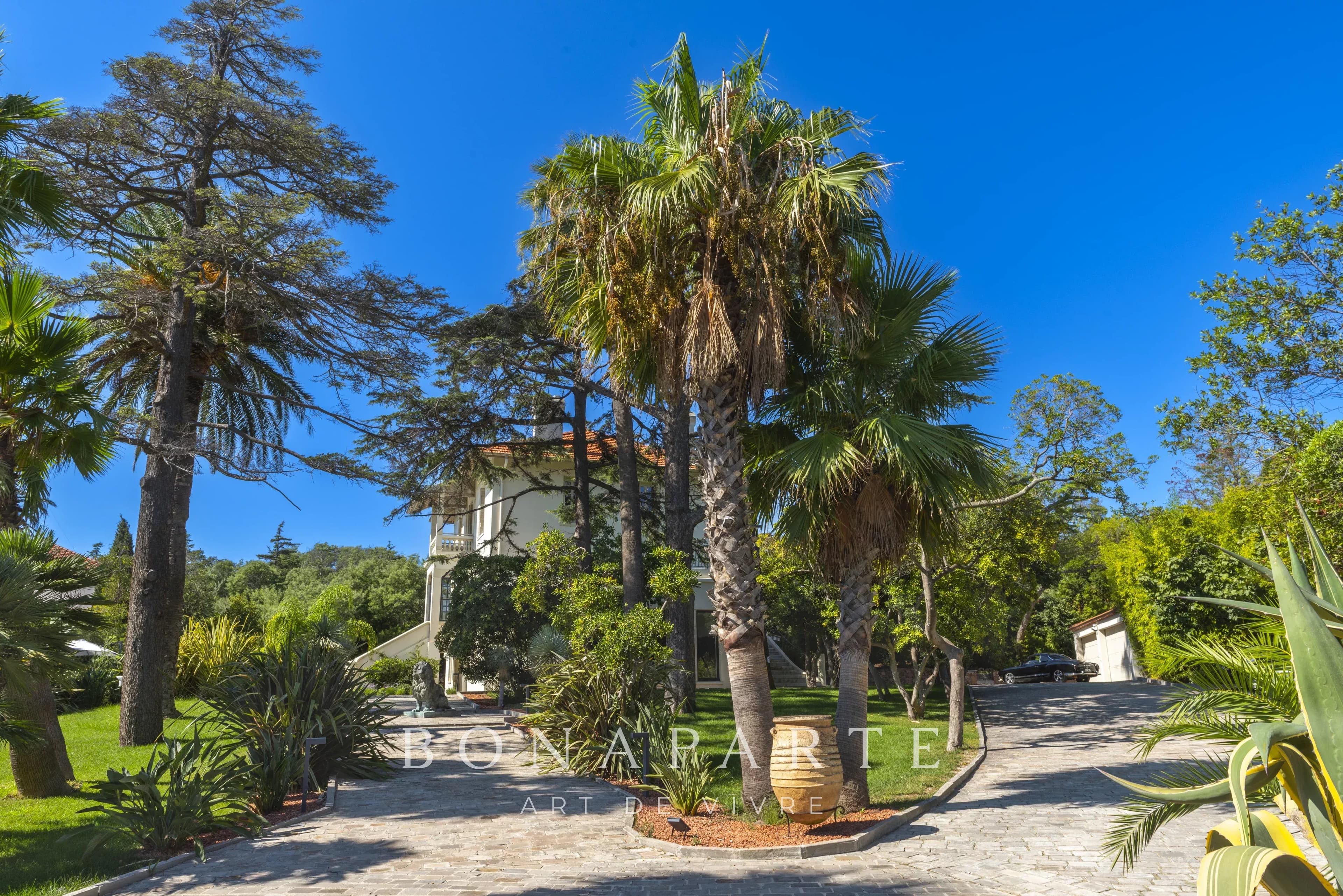 Exclusivité : Villa Belle Époque rénovée – Élégance, mer et emplacement d’exception - Photo 4