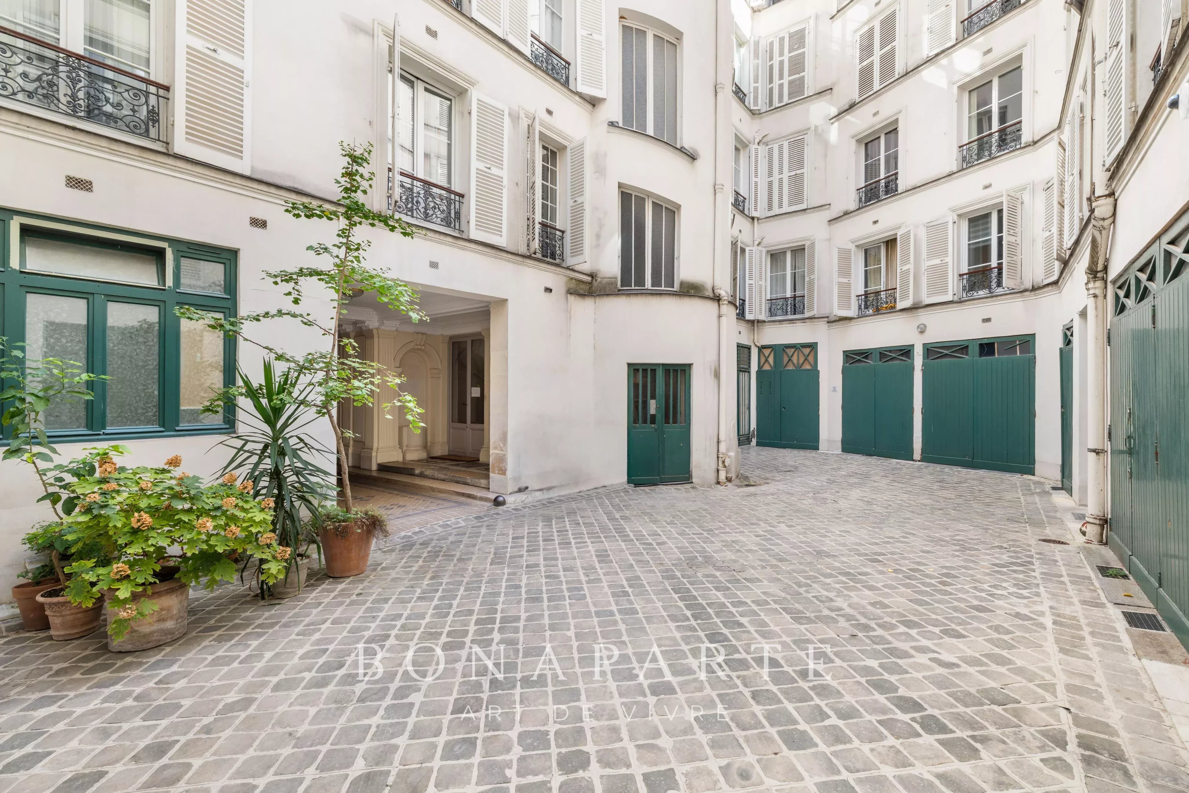 PARIS 5e – BOULEVARD SAINT-GERMAIN - Photo 10