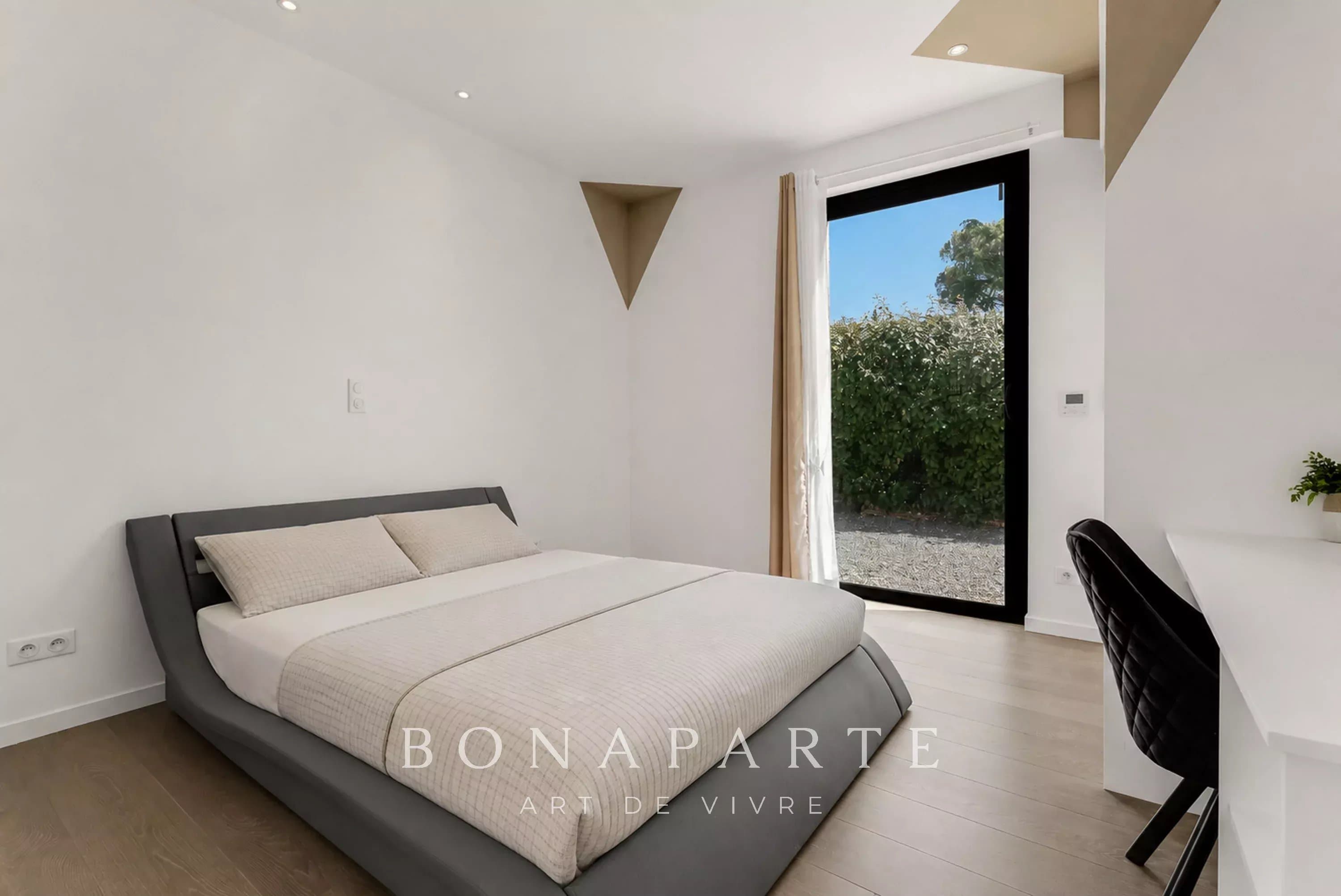 PROCHE SAINTE MAXIME - SPACIEUSE VILLA CONTEMPORAINE DE 4 CHAMBRES - Photo 15