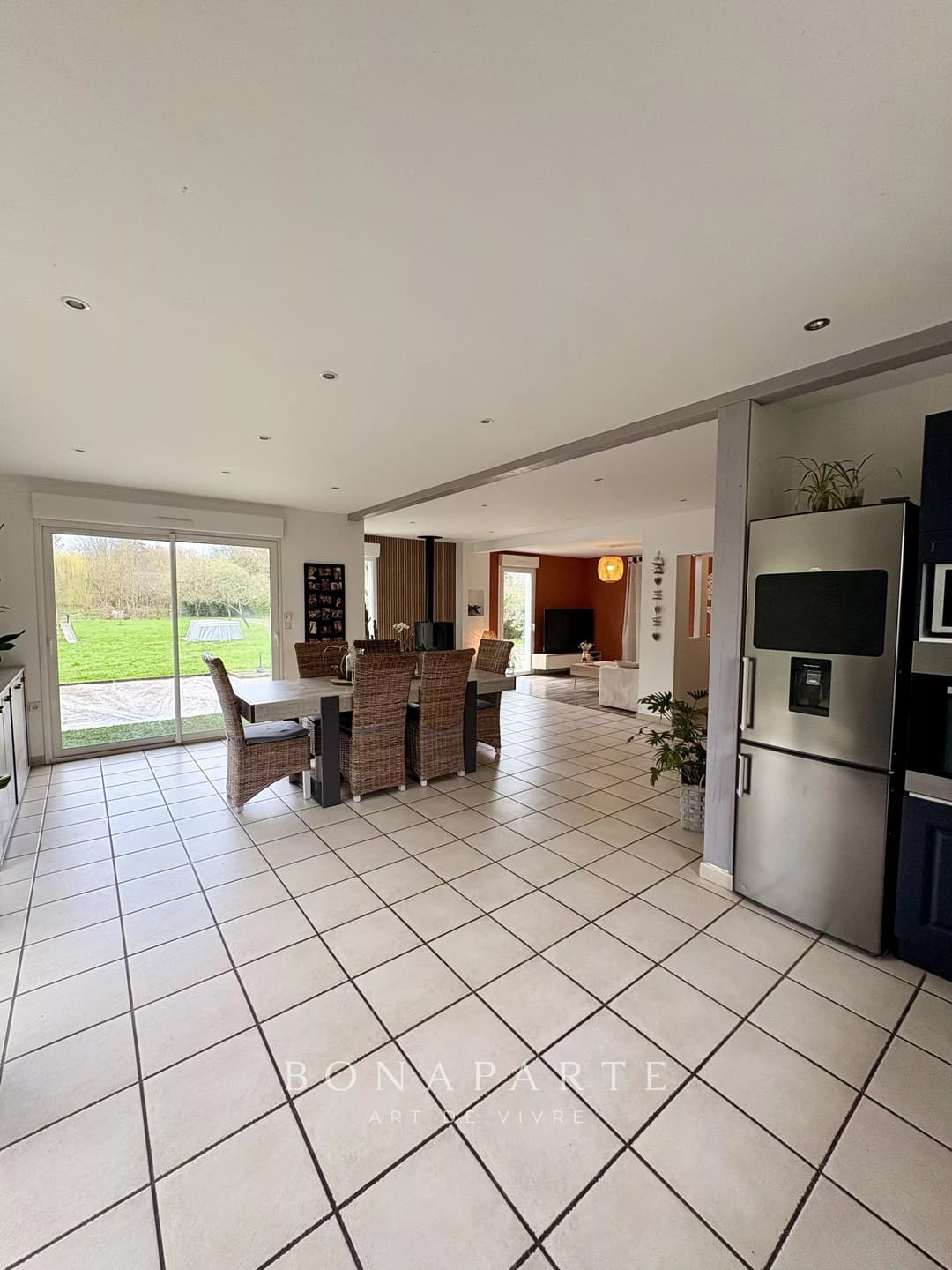 BRISSARTHE - MAISON FAMILIALE DE PLAIN PIED DANS UN ENVIRONNEMENT VERDOYANT - Photo 8