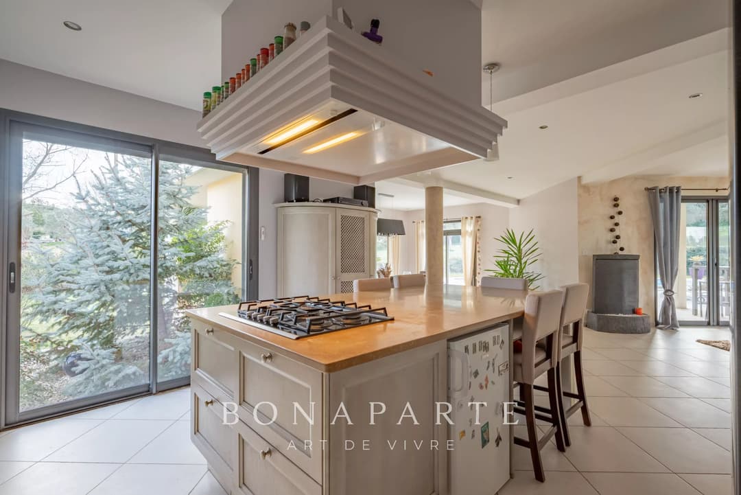 AIX-EN-PROVENCE - VILLA DE 225M² HABITABLES AVEC PISCINE ET PARC D'UN HECTARE - DPE A - Photo 5