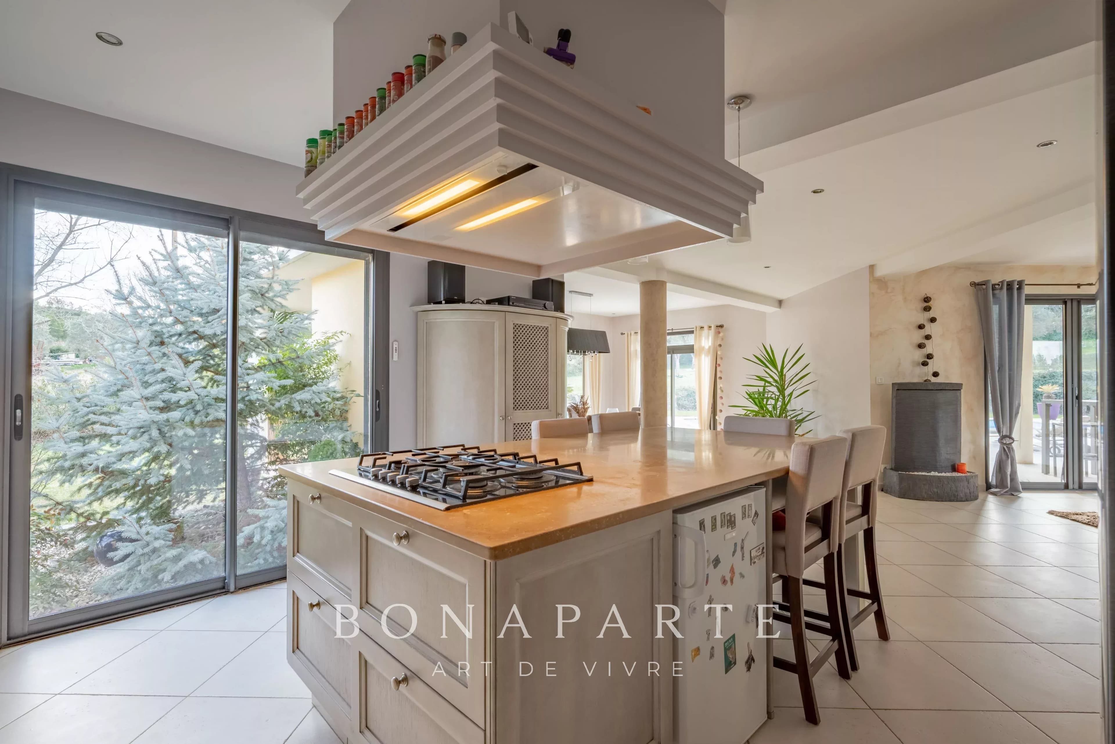 AIX-EN-PROVENCE - VILLA DE 225M² HABITABLES AVEC PISCINE ET PARC D'UN HECTARE - DPE A - Photo 5