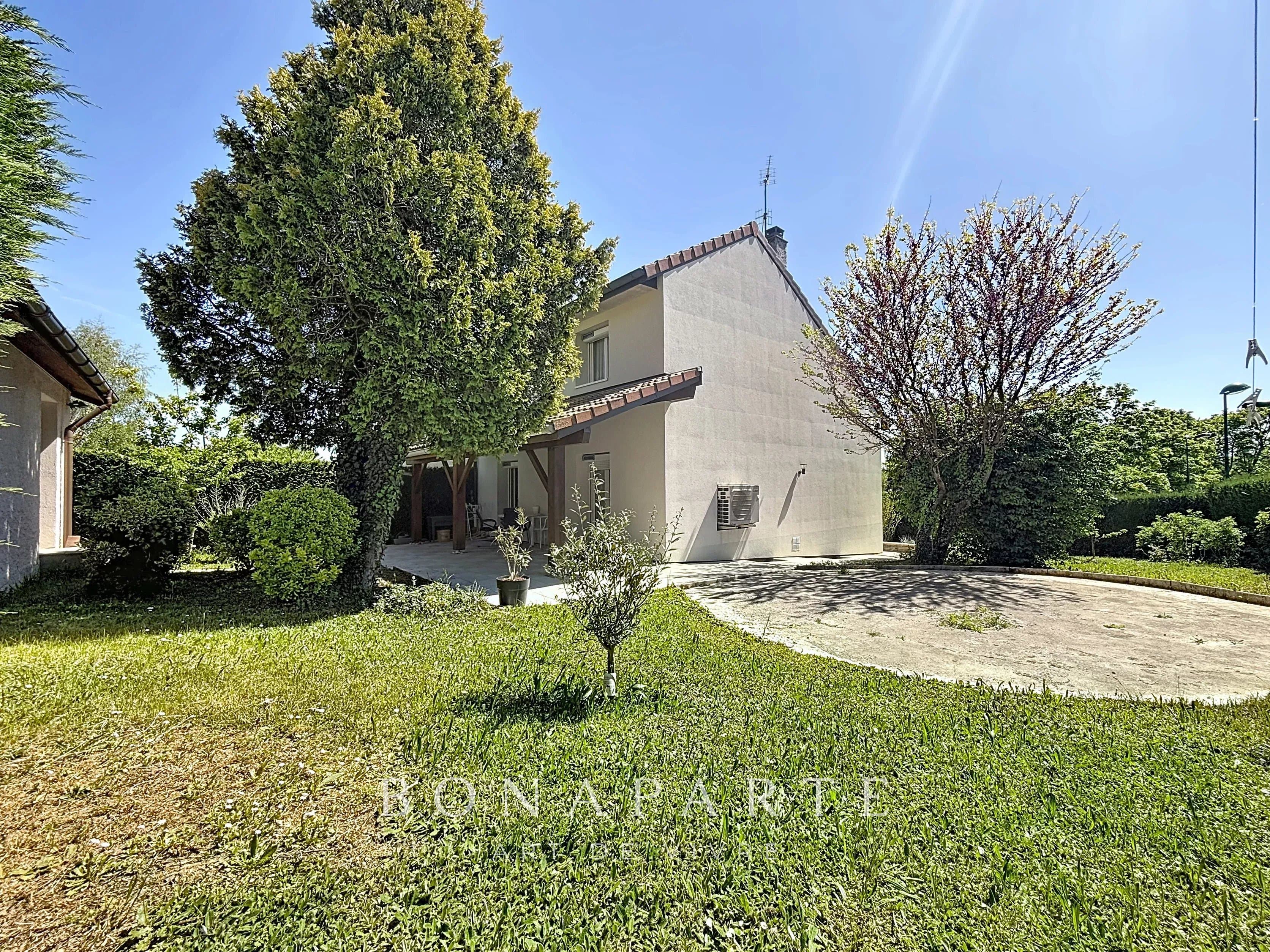 Échenevex - Maison familiale avec jardin