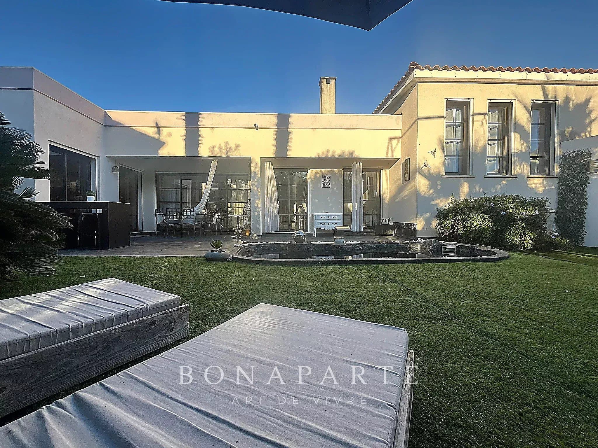 Villa contemporaine 230 m² – 4 chambres dont 2 suites – Piscine – Garage double – Quartier calme Agde