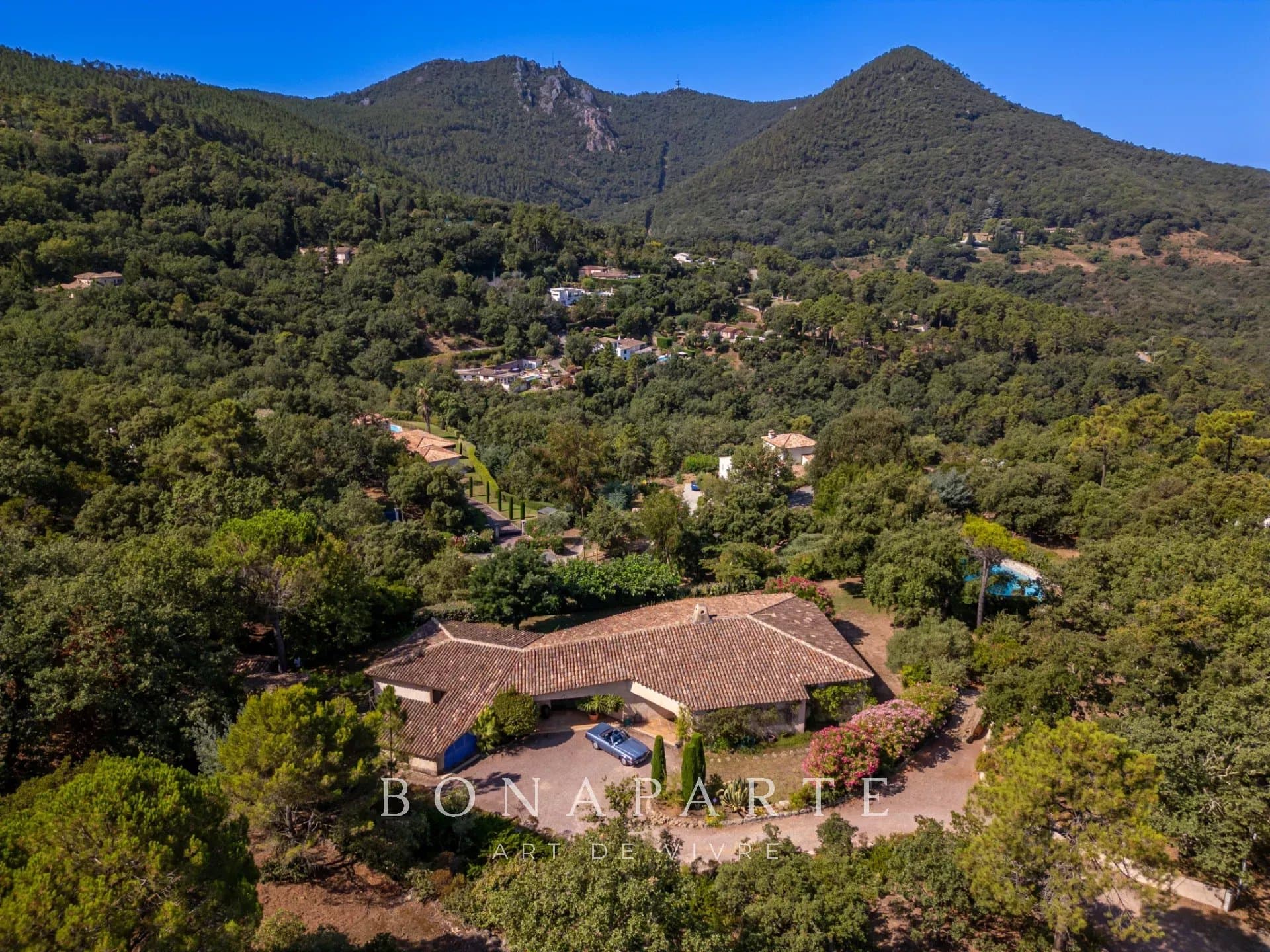 Villa de plain-pied dans parc sécurisé mer et nature