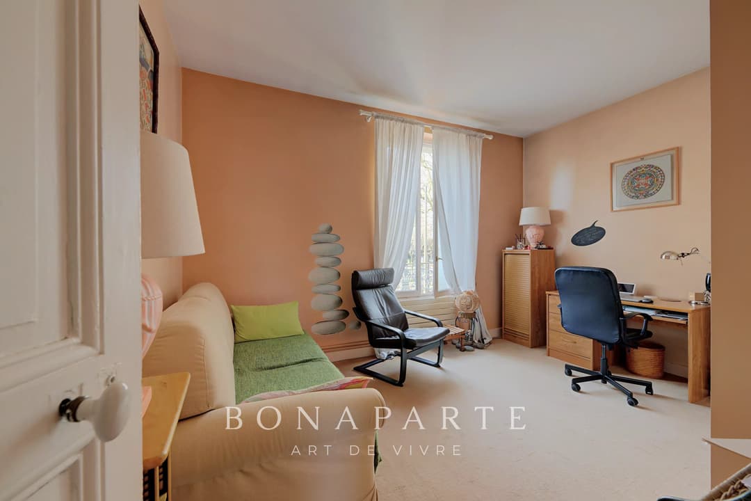 SURESNES - Maison en pierre meulière avec jardin à l’abri des regards – 204 m² - Photo 11