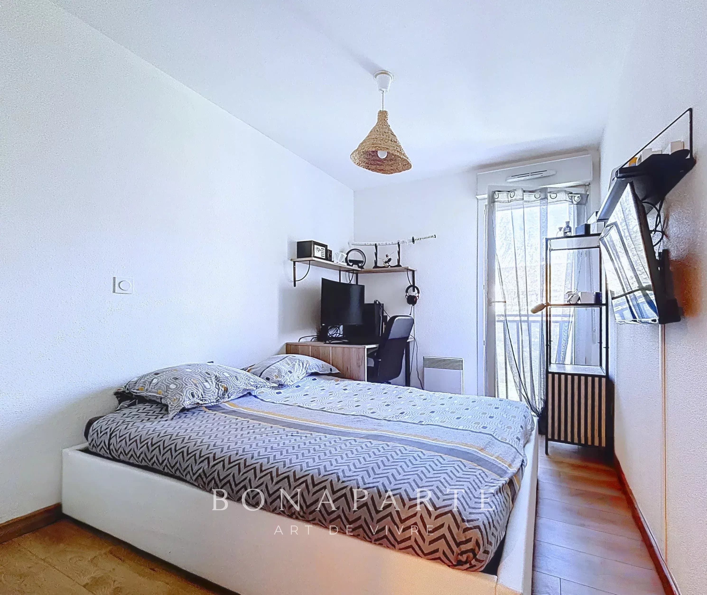 SAINT GENIS POUILLY - Appartement chaleureux - Entièrement renové - Photo 8