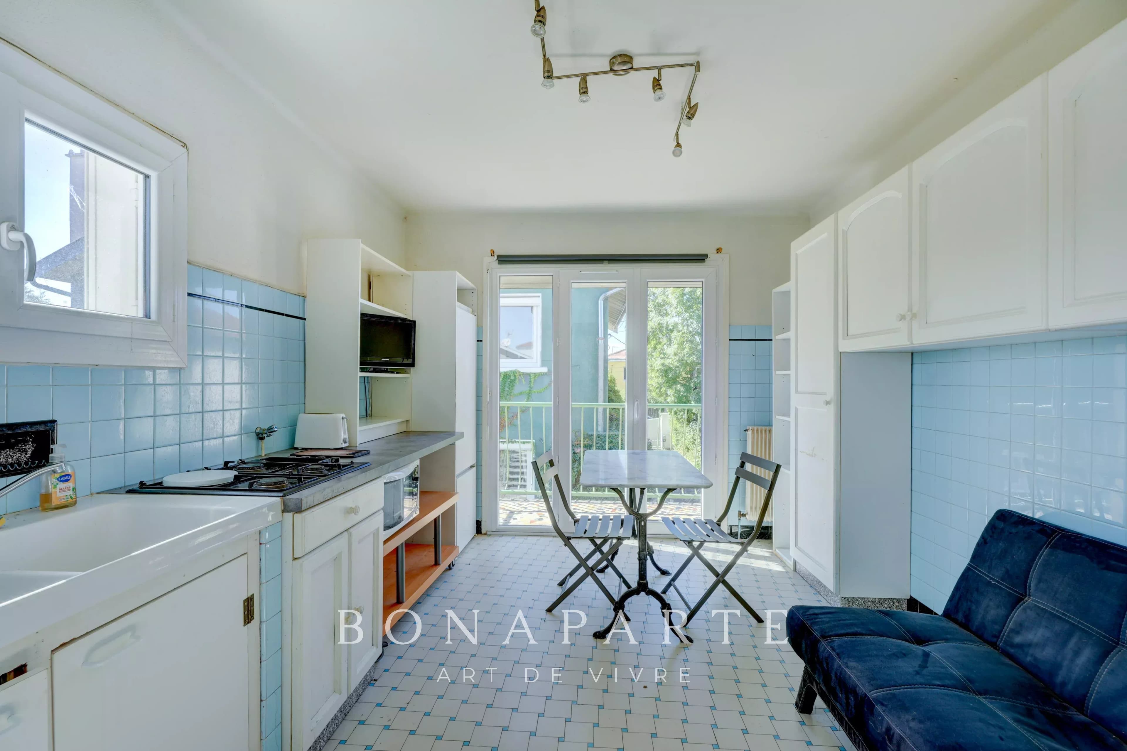 DÉCINES – PROPRIÉTÉ FAMILIALE 197 M² – MAISON PRINCIPALE & MAISON INDÉPENDANTE – TERRAIN 664 M² - Photo 17