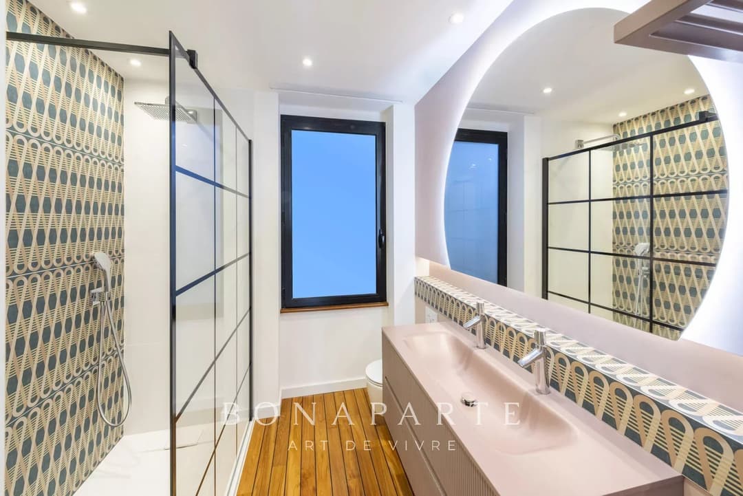 Magnifique cachet pour cet appartement T3 de 107m² situé en plein centre-ville à moins de 50m de la mer - Photo 10