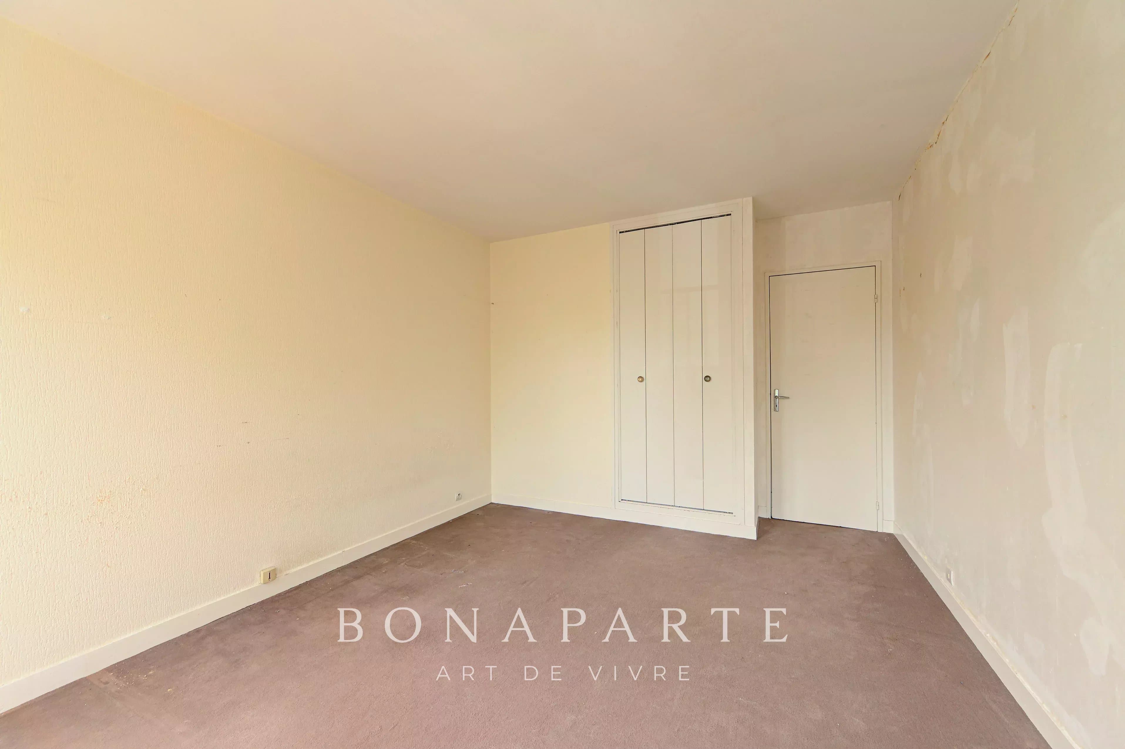 VERSAILLES - ENTRE CHÂTEAU ET MARCHÉ NOTRE-DAME – 115 M² – 3 CHAMBRES – 2 PARKINGS EN SOUS-SOL - Photo 16