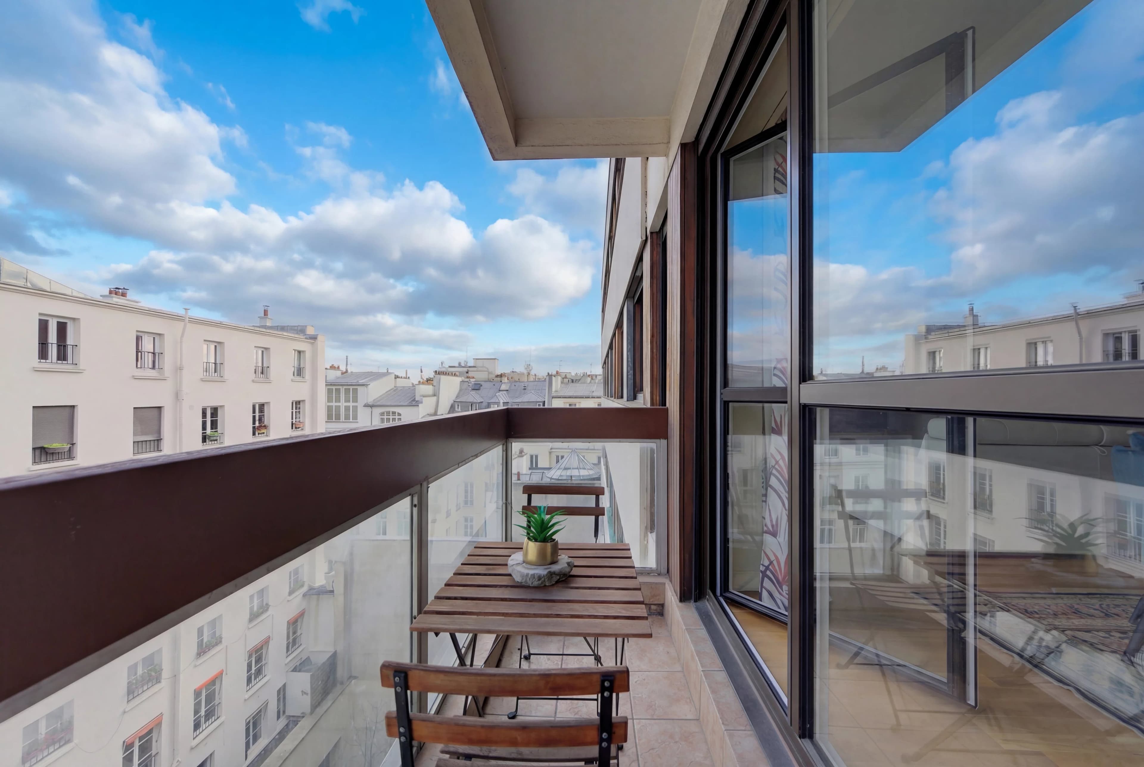  PARIS / 2e ARRONDISSEMENT - APPARTEMENT LUMINEUX - ÉTAGE ÉLEVÉ AVEC BALCON ET PARKING - Photo 1