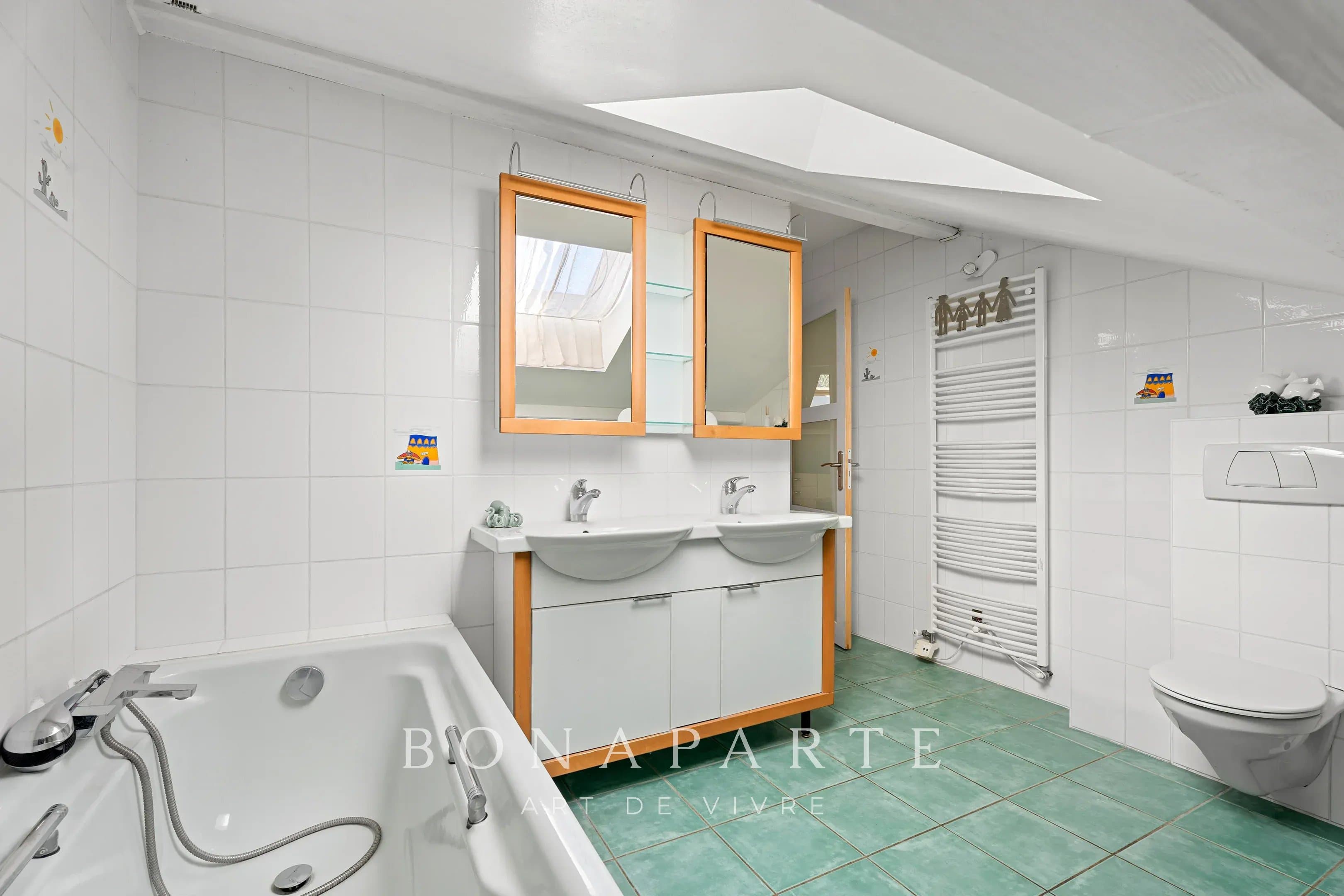 CROZET – MAISON INDIVIDUELLE – NOMBREUSES ANNEXES, POSSIBILITÉ DE STUDIO INDÉPENDANT, JARDIN PISCINABLE - Photo 15