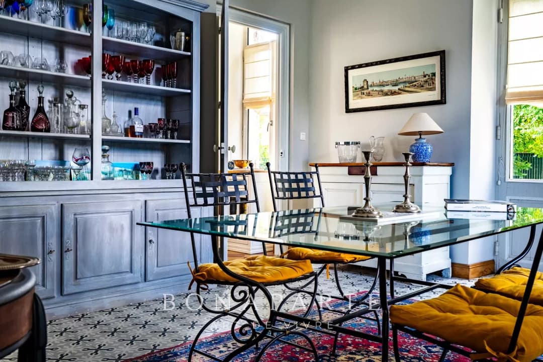 Charme et Art de Vivre à la Française : magnifique Maison de Maître en plein cœur de village - Photo 14