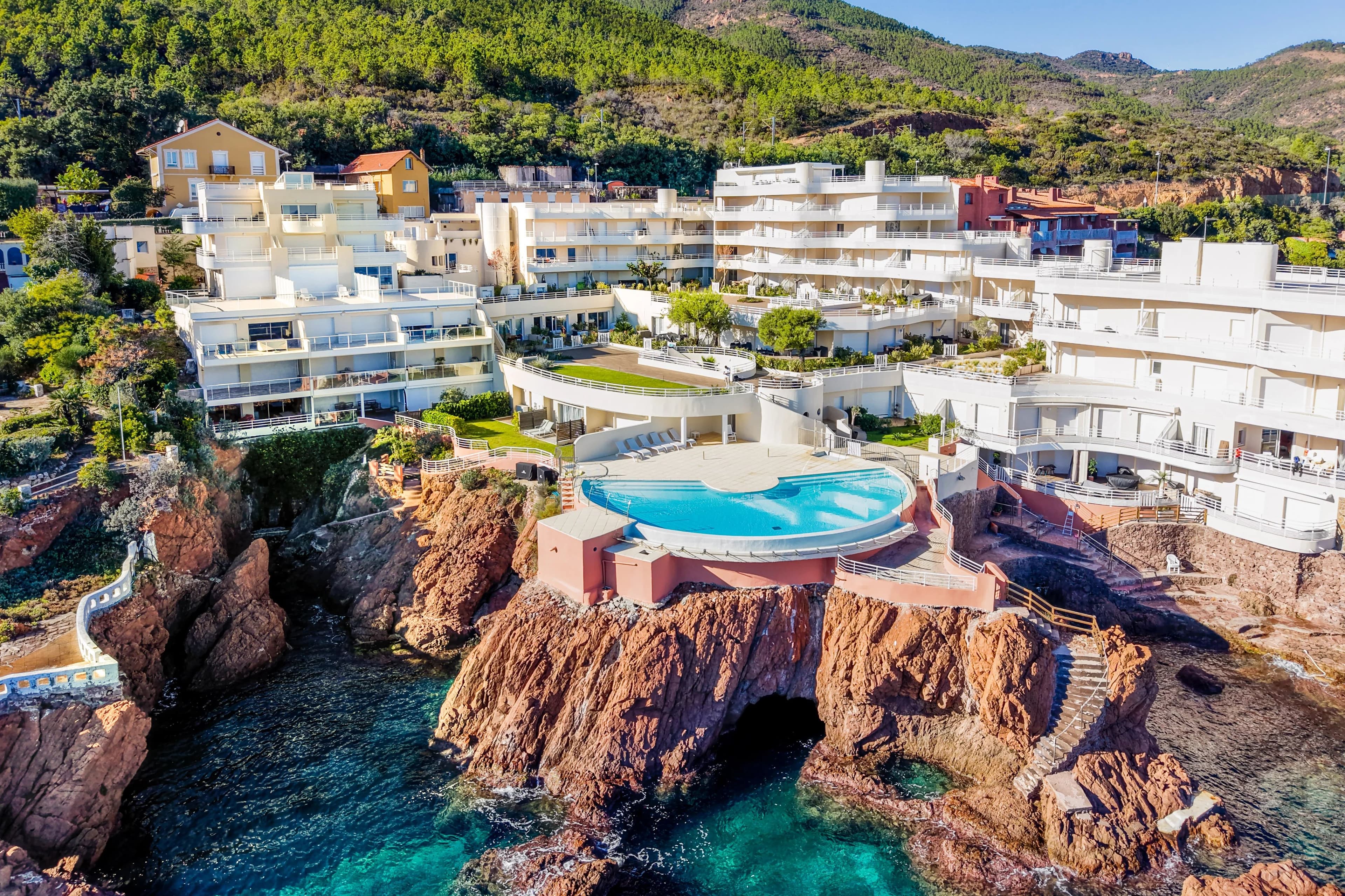 VUE MER PANORAMIQUE : Appartement T2 d’exception de 52 m² pieds dans l’eau - Photo 2