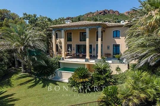 Superbe villa pieds dans l'eau avec accès direct a la mer - Photo 17