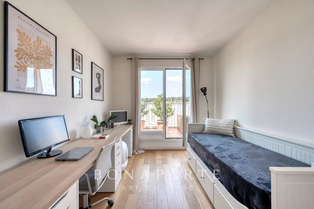 Dernier étage avec terrasse - Photo 12