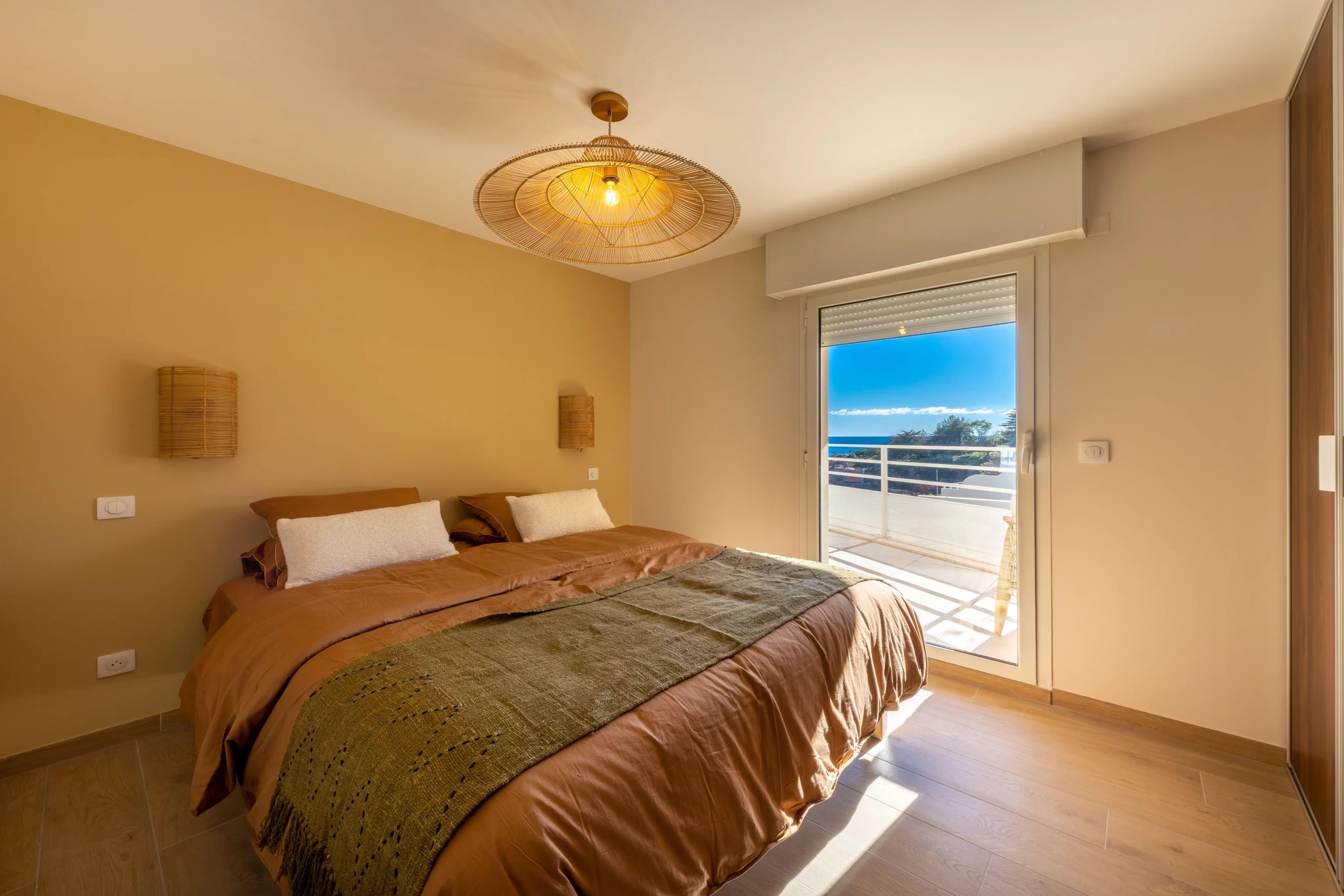 VUE MER PANORAMIQUE : Duplex d’exception de 60 m² pieds dans l’eau avec jardin privatif de 36 m² - Photo 8