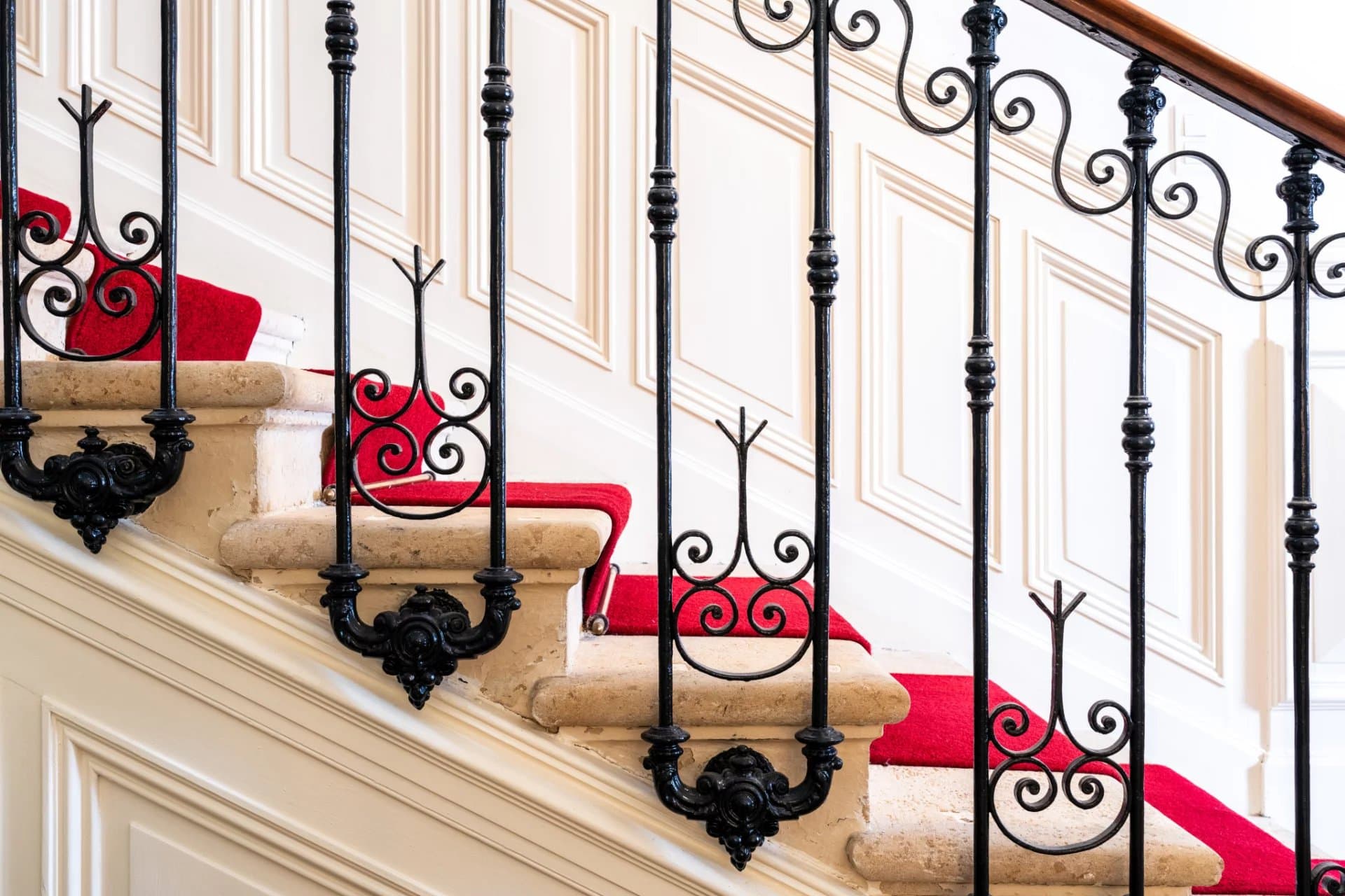 Hôtel particulier de charme en cœur de ville et son grand jardin verdoyant - Photo 4