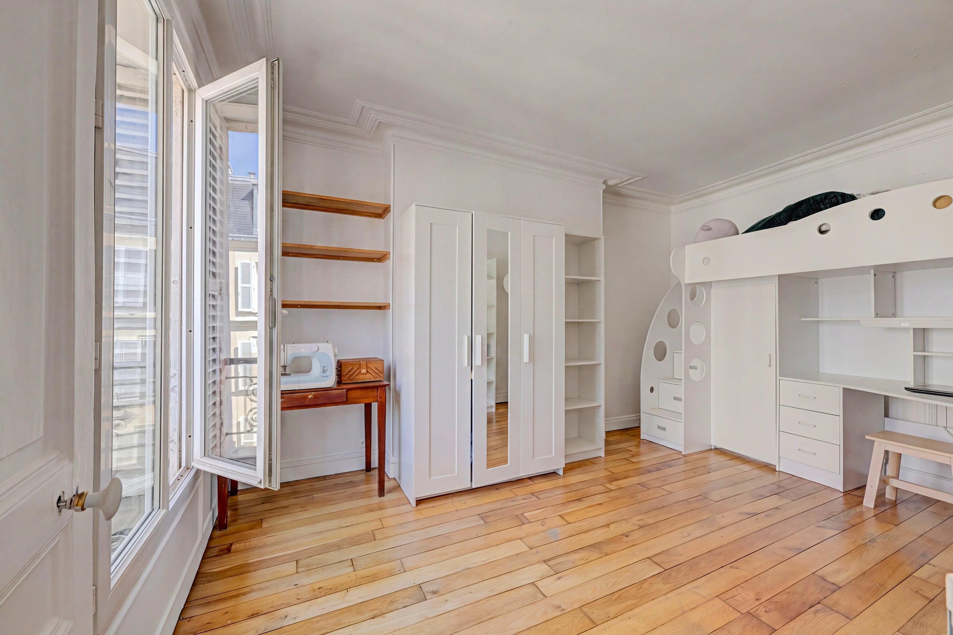 PARIS 18 -  RUE RAMEY - 4 chambres - Photo 8