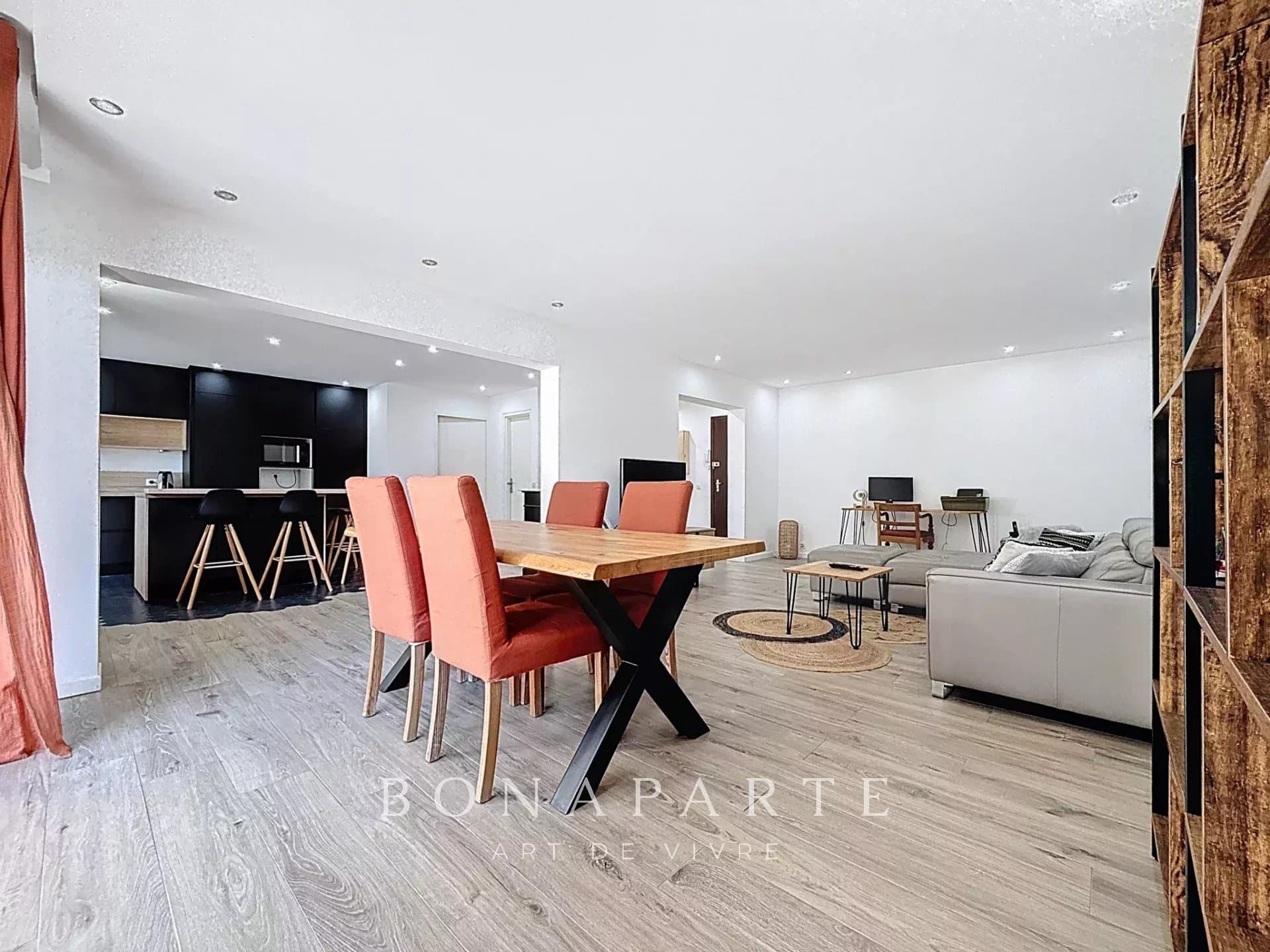 GEX CENTRE - APPARTEMENT LUMINEUX RENOVE - Photo 5