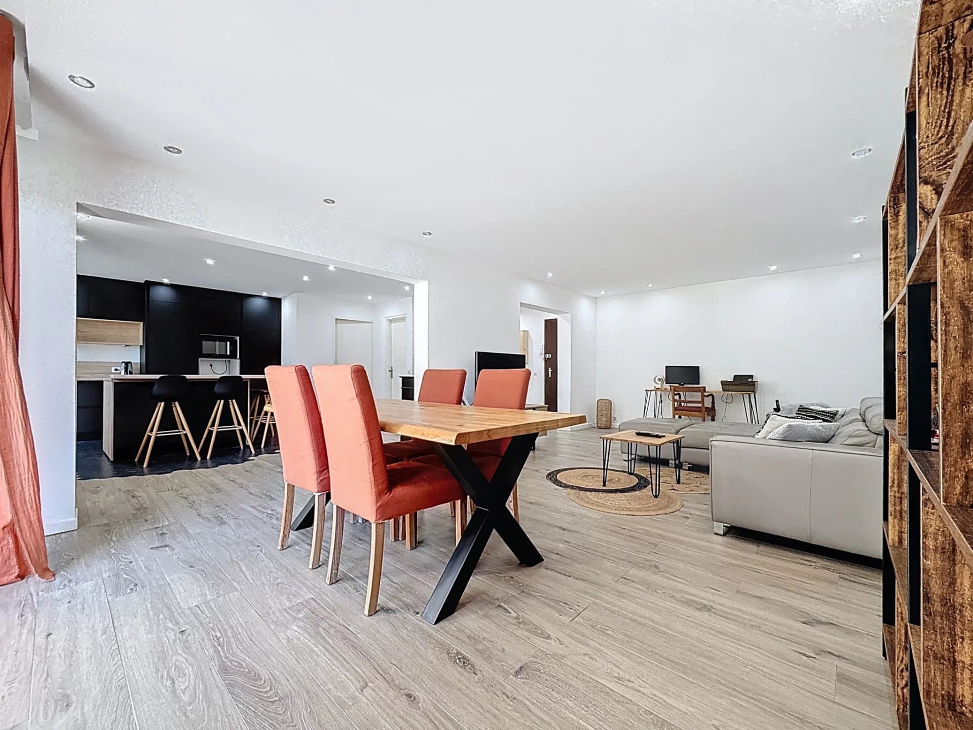 GEX CENTRE - APPARTEMENT LUMINEUX RENOVE - Photo 5