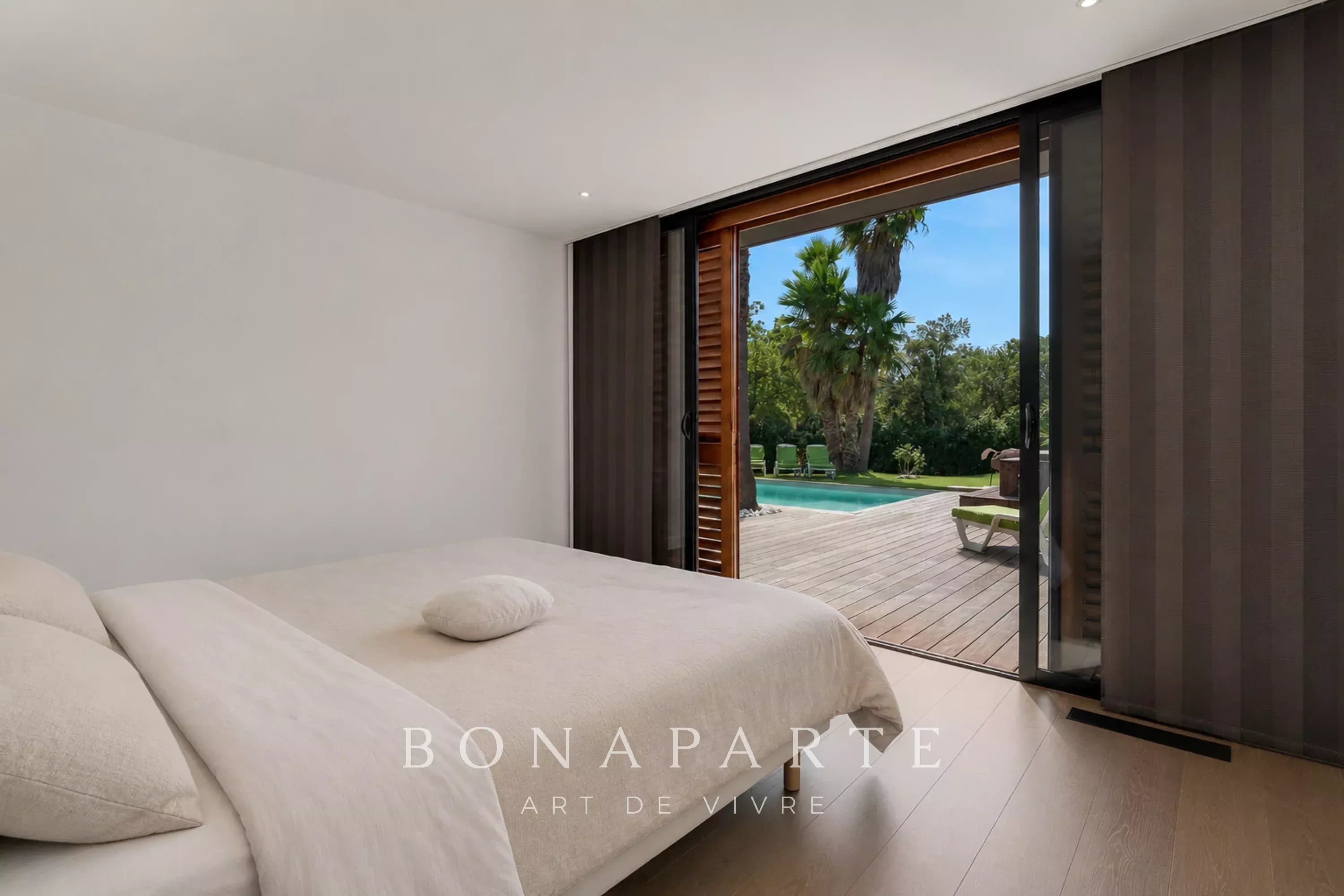 PROCHE SAINTE MAXIME - SPACIEUSE VILLA CONTEMPORAINE DE 4 CHAMBRES - Photo 12