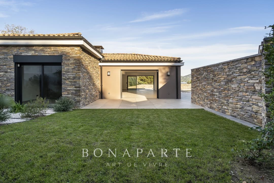 EXCLUSIVITE : Magnifique "villa appartement" en duplex avec très belle vue mer - Photo 9