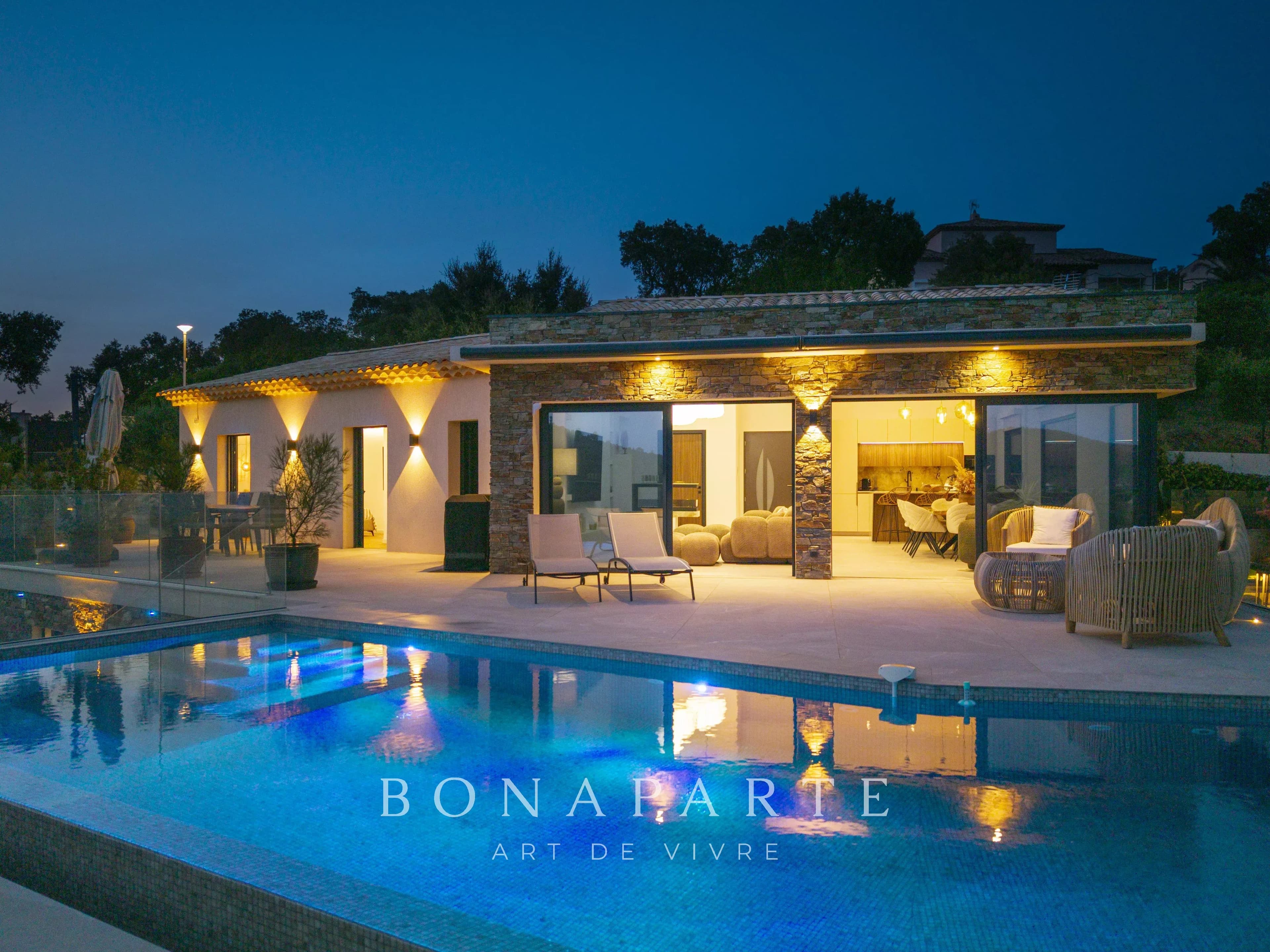 LES ISSAMBRES : Villa contemporaine d’exception – 257 m² habitables – Vue mer panoramique - Photo 15