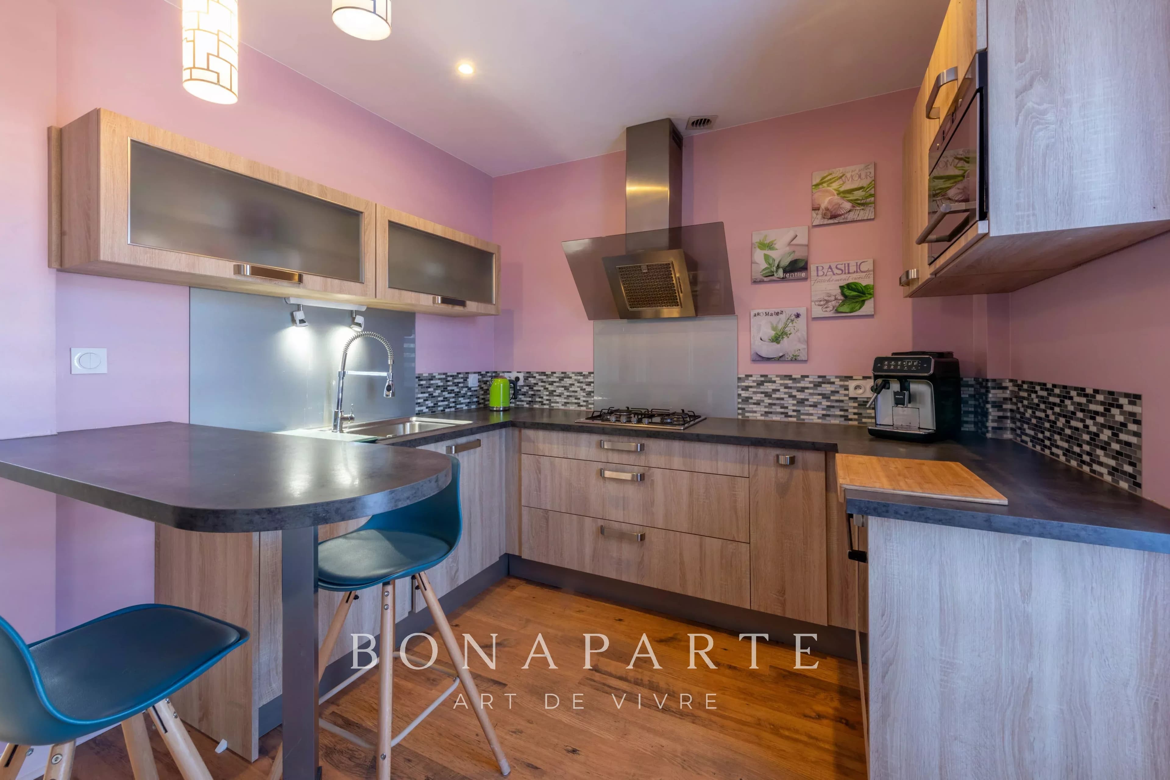 ROANNE - BEL APPARTEMENT LUMINEUX / 3 CHAMBRES - TERRASSE ET CAVE - Photo 3